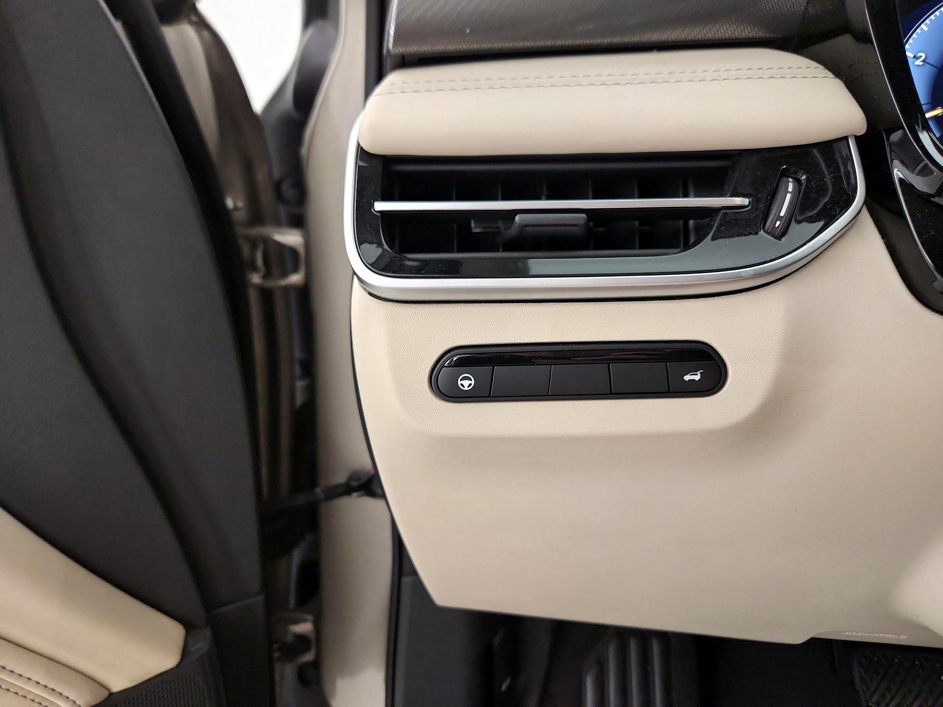 Thumbnail: 2023 INFINITI QX60 - 13