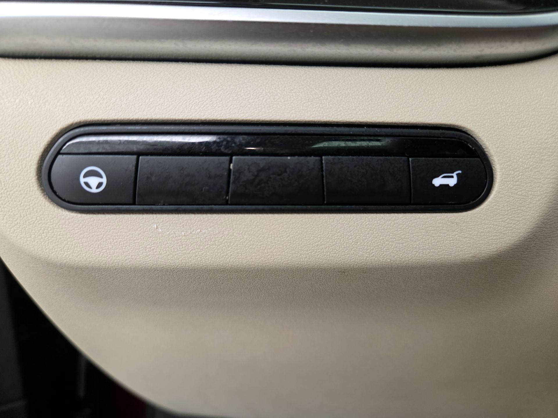 Thumbnail: 2023 INFINITI QX60 - 13