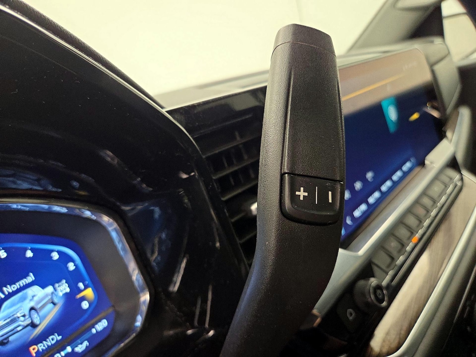 2023 Chevrolet Silverado 1500 LT - Photo 18