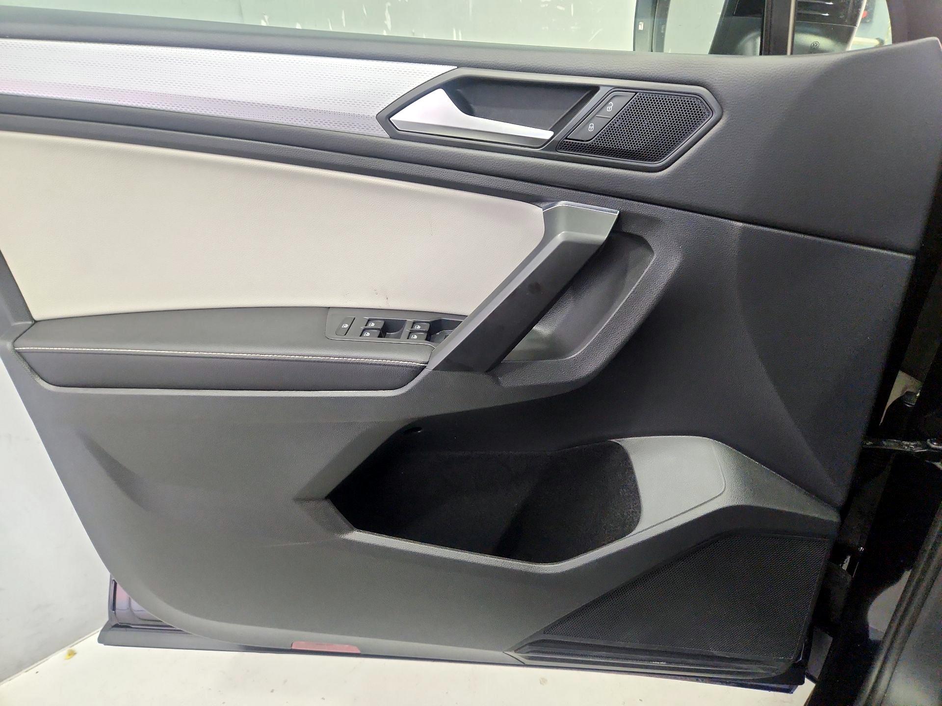 Thumbnail: 2023 Volkswagen Tiguan - 12