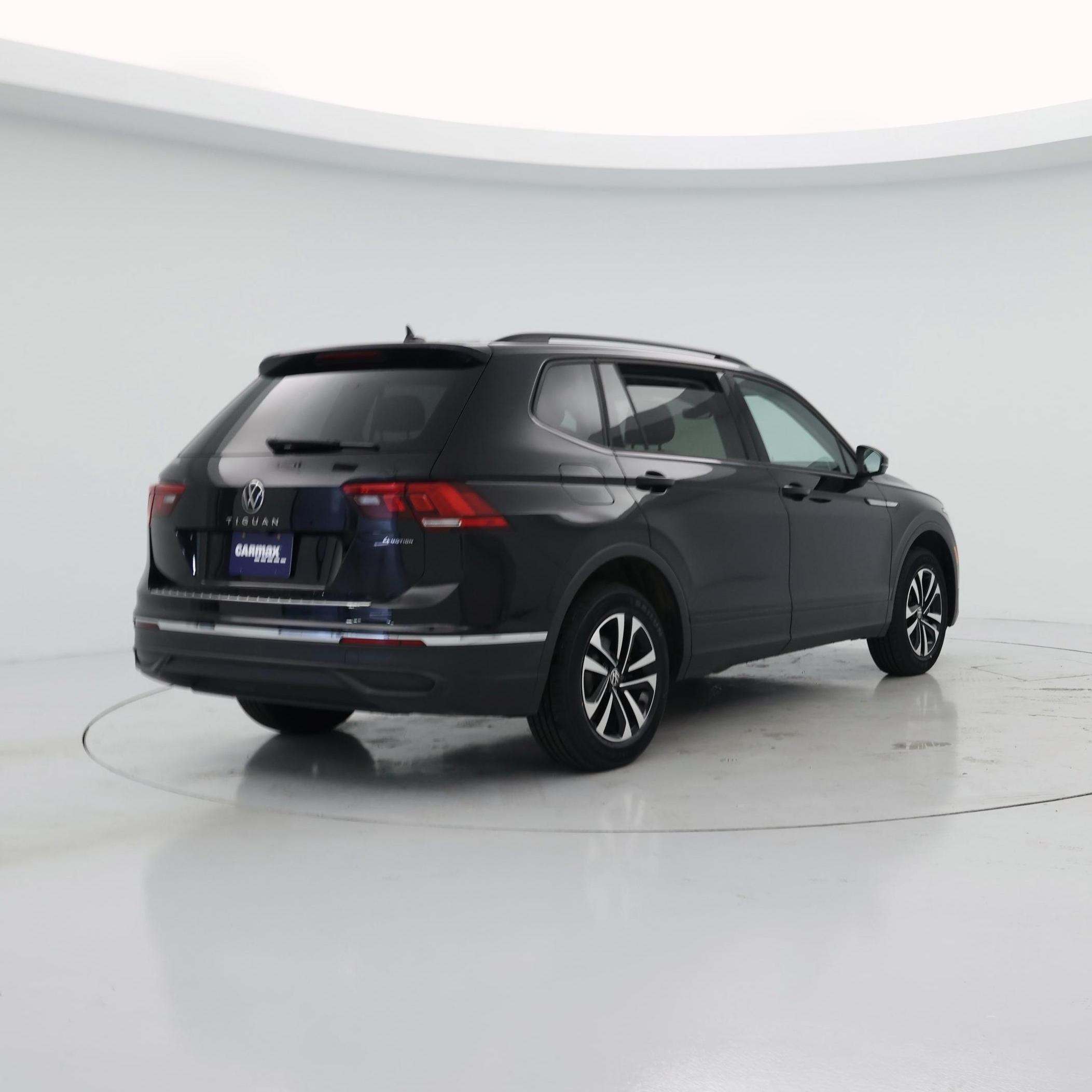 Thumbnail: 2023 Volkswagen Tiguan - 8