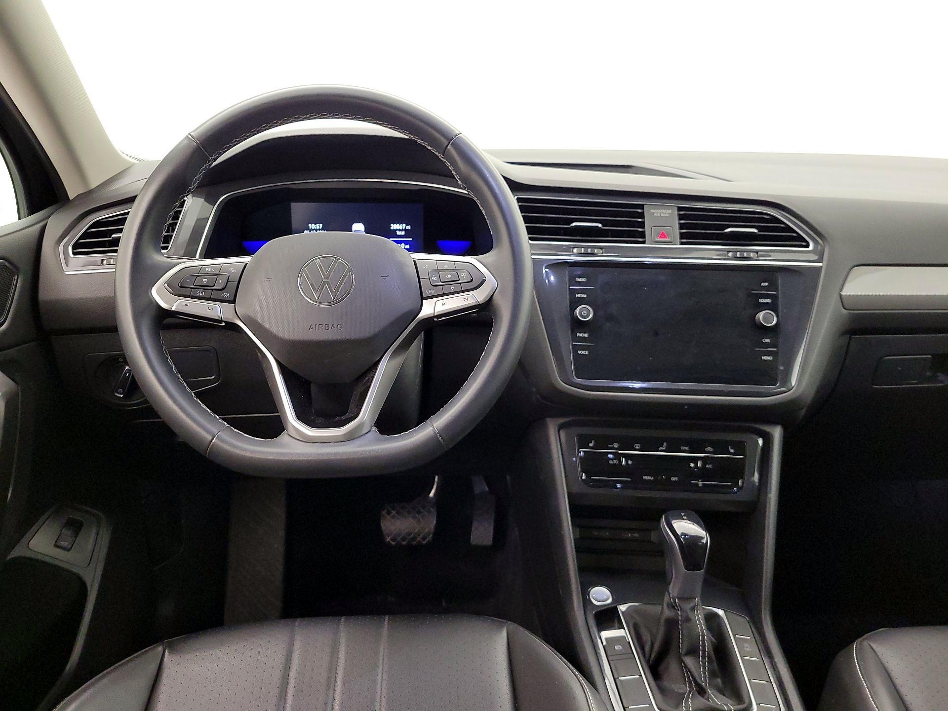 Thumbnail: 2022 Volkswagen Tiguan - 10