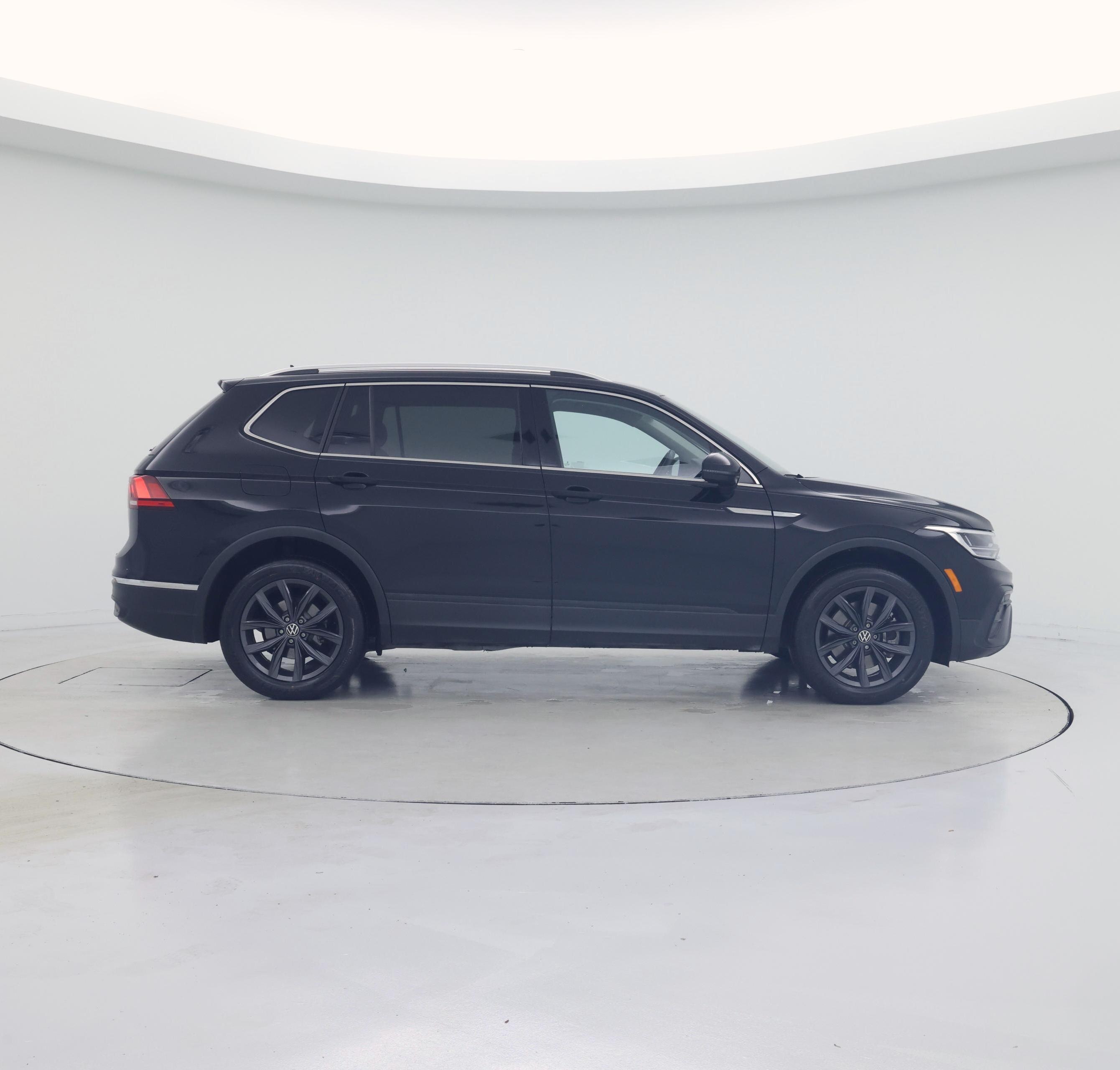 Thumbnail: 2022 Volkswagen Tiguan - 7