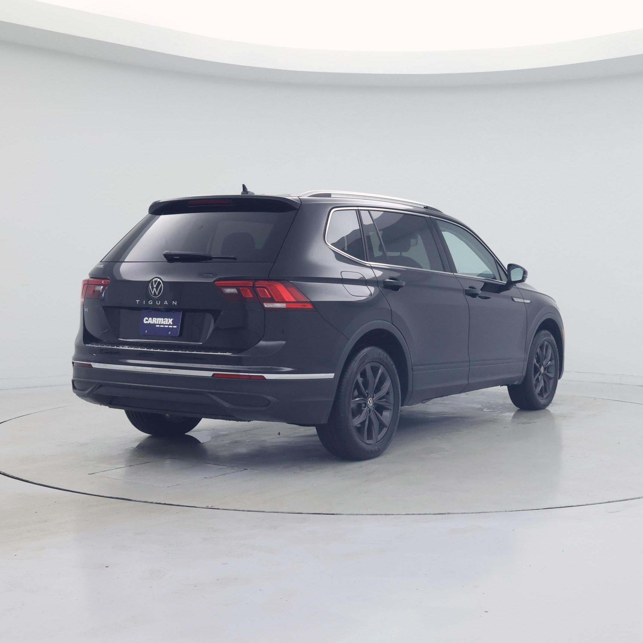 Thumbnail: 2022 Volkswagen Tiguan - 8