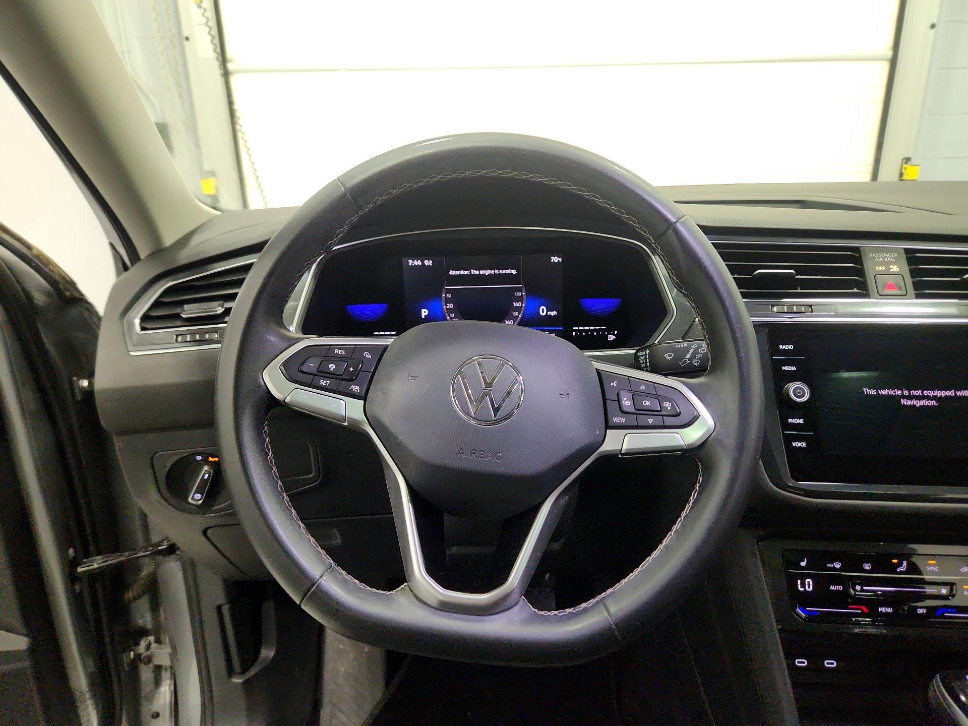 Thumbnail: 2022 Volkswagen Tiguan - 10
