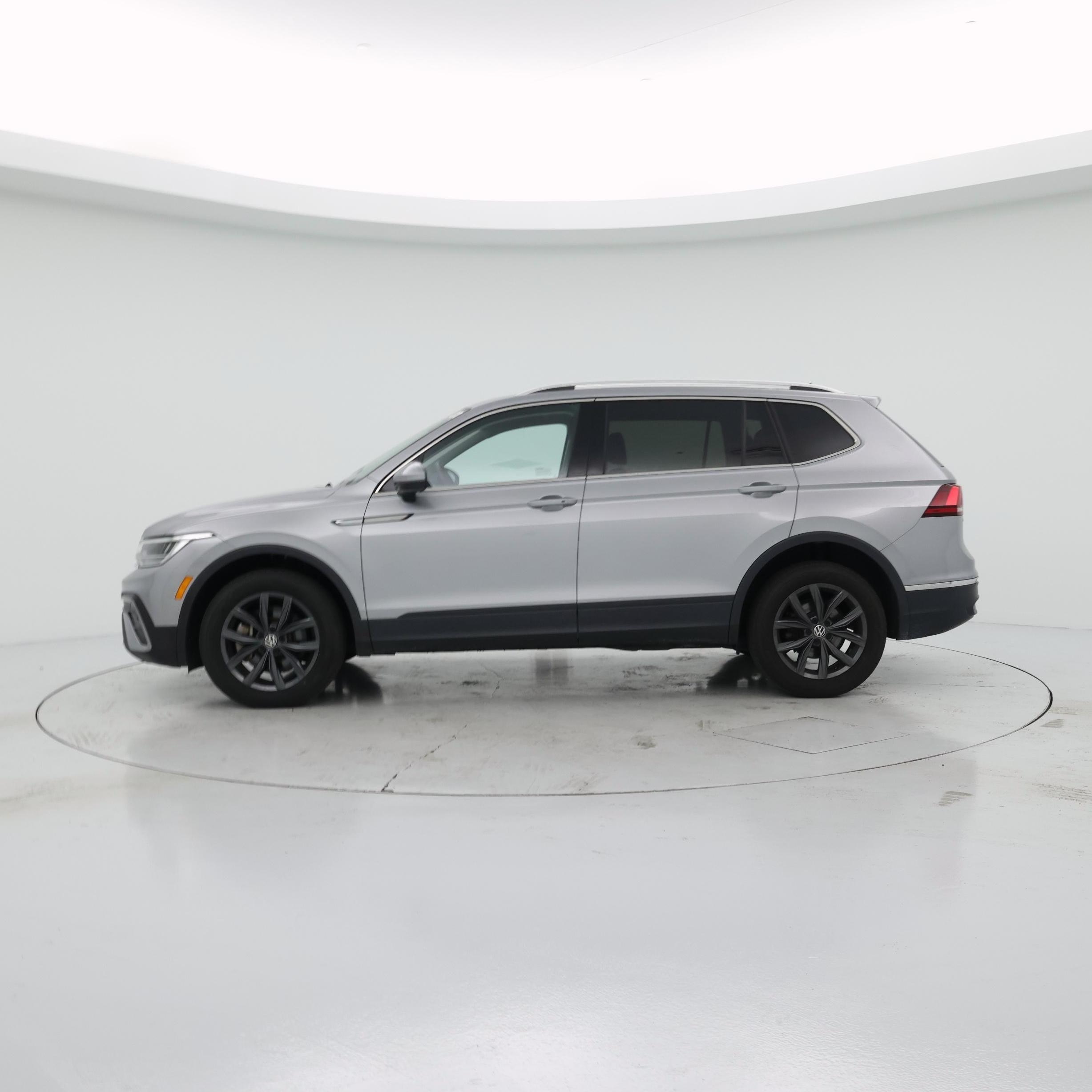 Thumbnail: 2022 Volkswagen Tiguan - 3