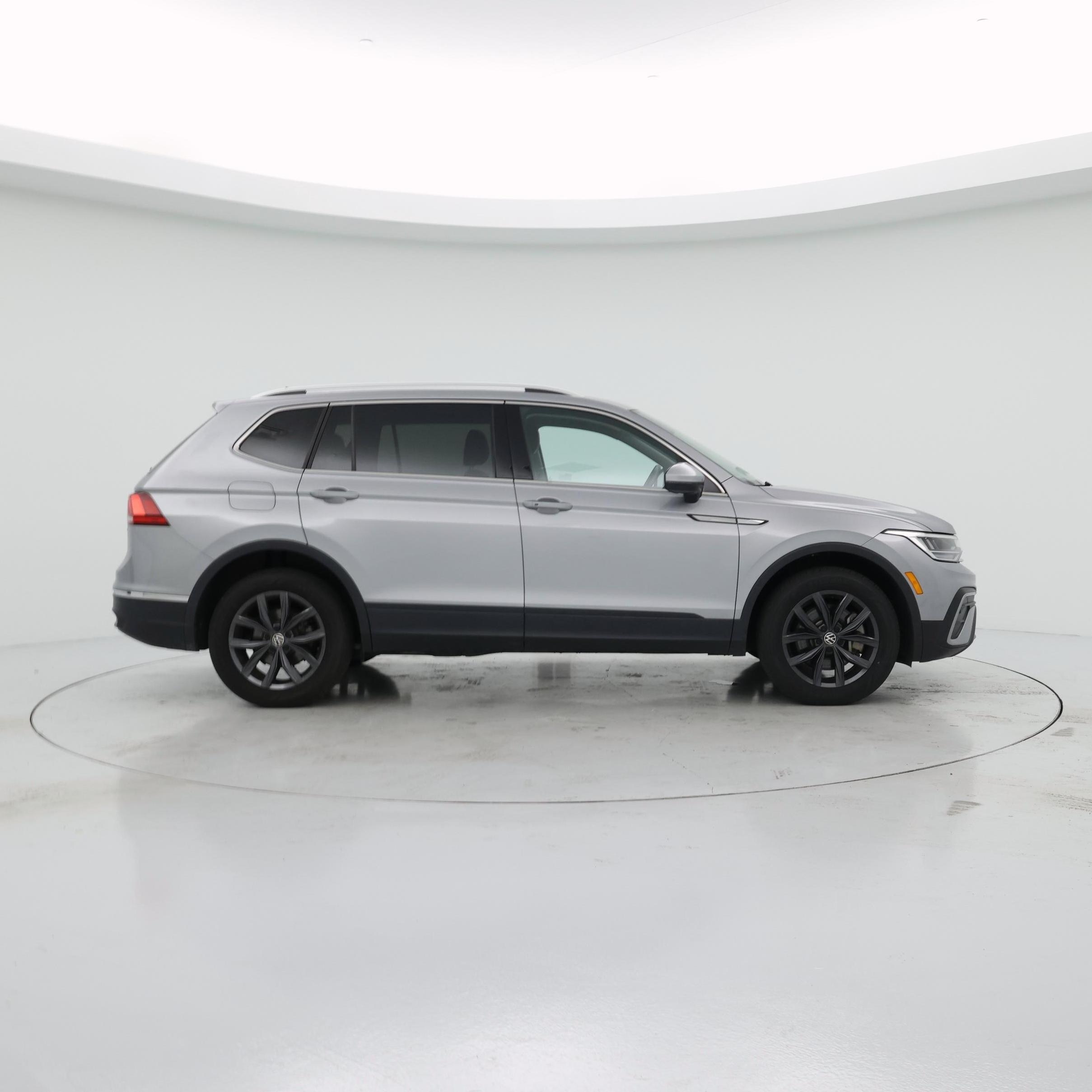 Thumbnail: 2022 Volkswagen Tiguan - 7