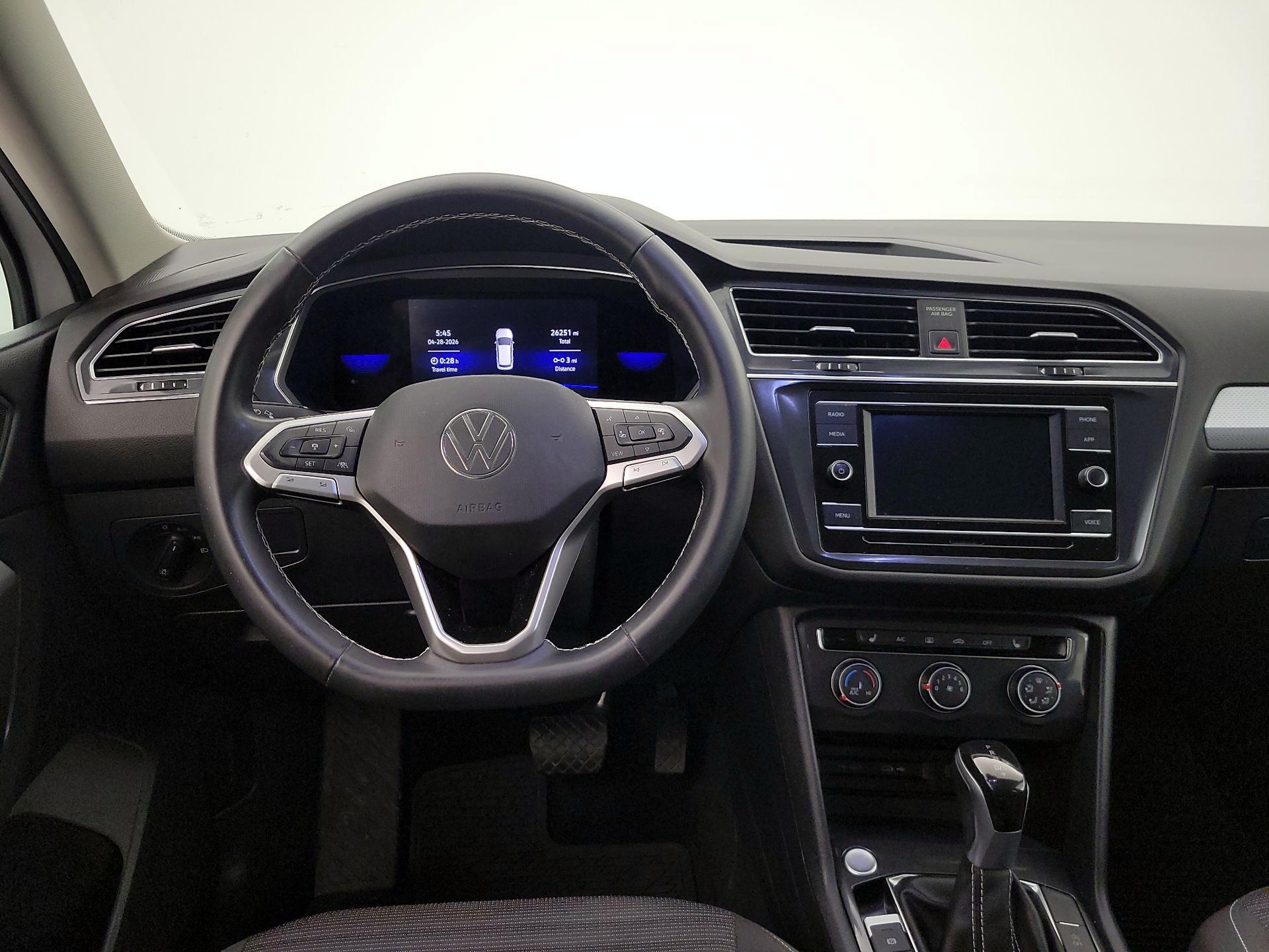 Thumbnail: 2023 Volkswagen Tiguan - 10