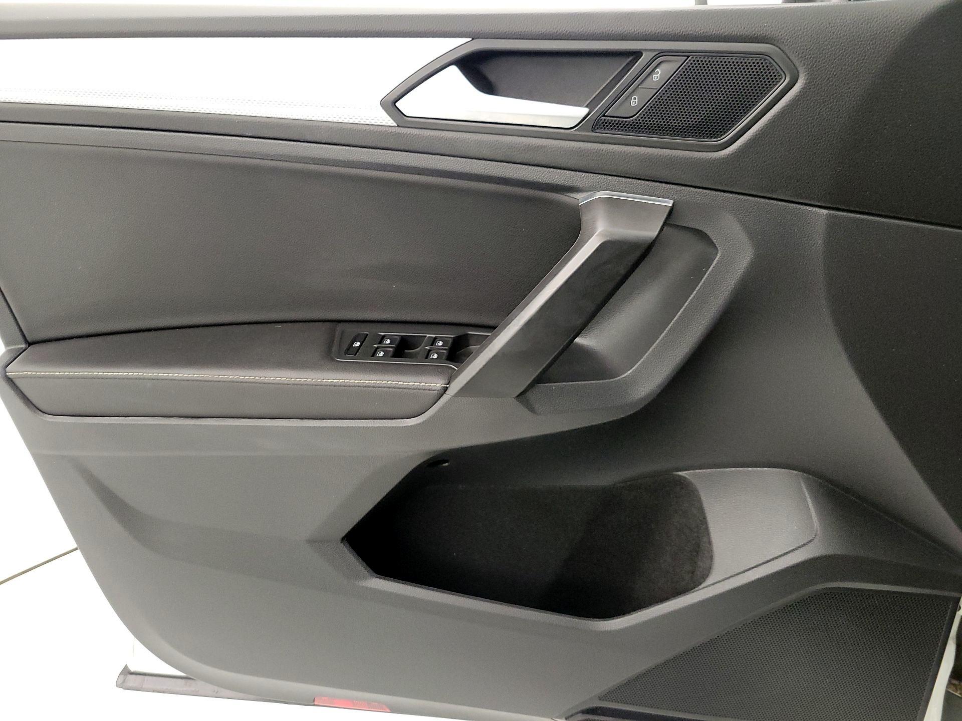 Thumbnail: 2023 Volkswagen Tiguan - 12