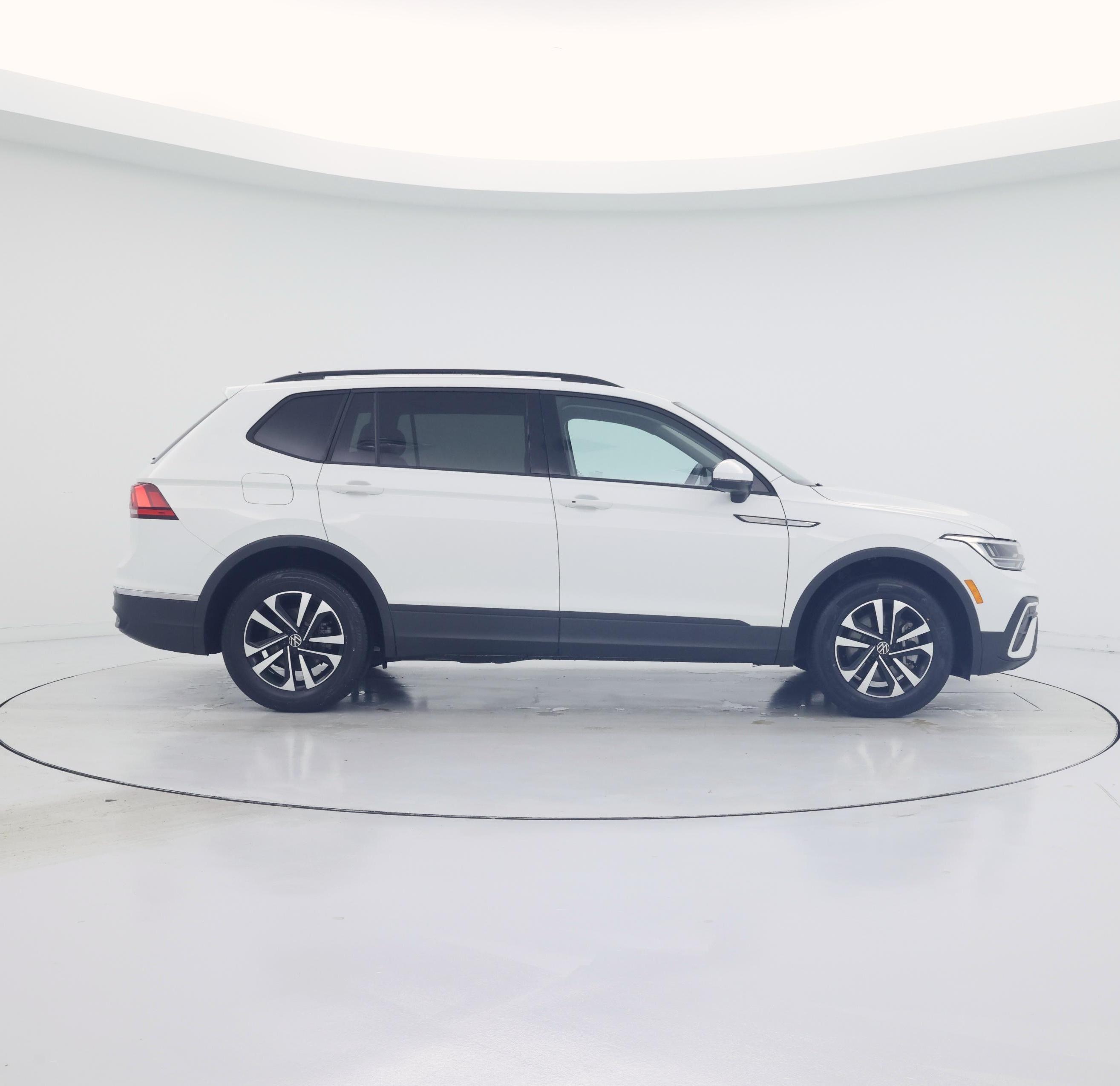 Thumbnail: 2023 Volkswagen Tiguan - 7