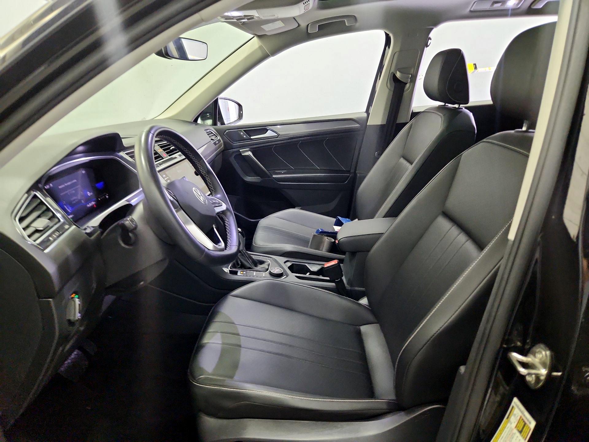 Thumbnail: 2023 Volkswagen Tiguan - 11