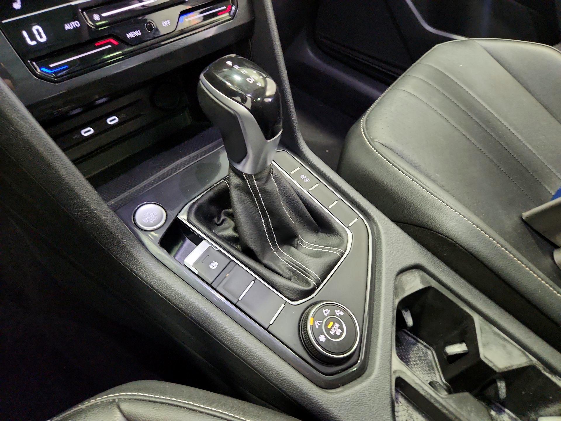 Thumbnail: 2023 Volkswagen Tiguan - 17