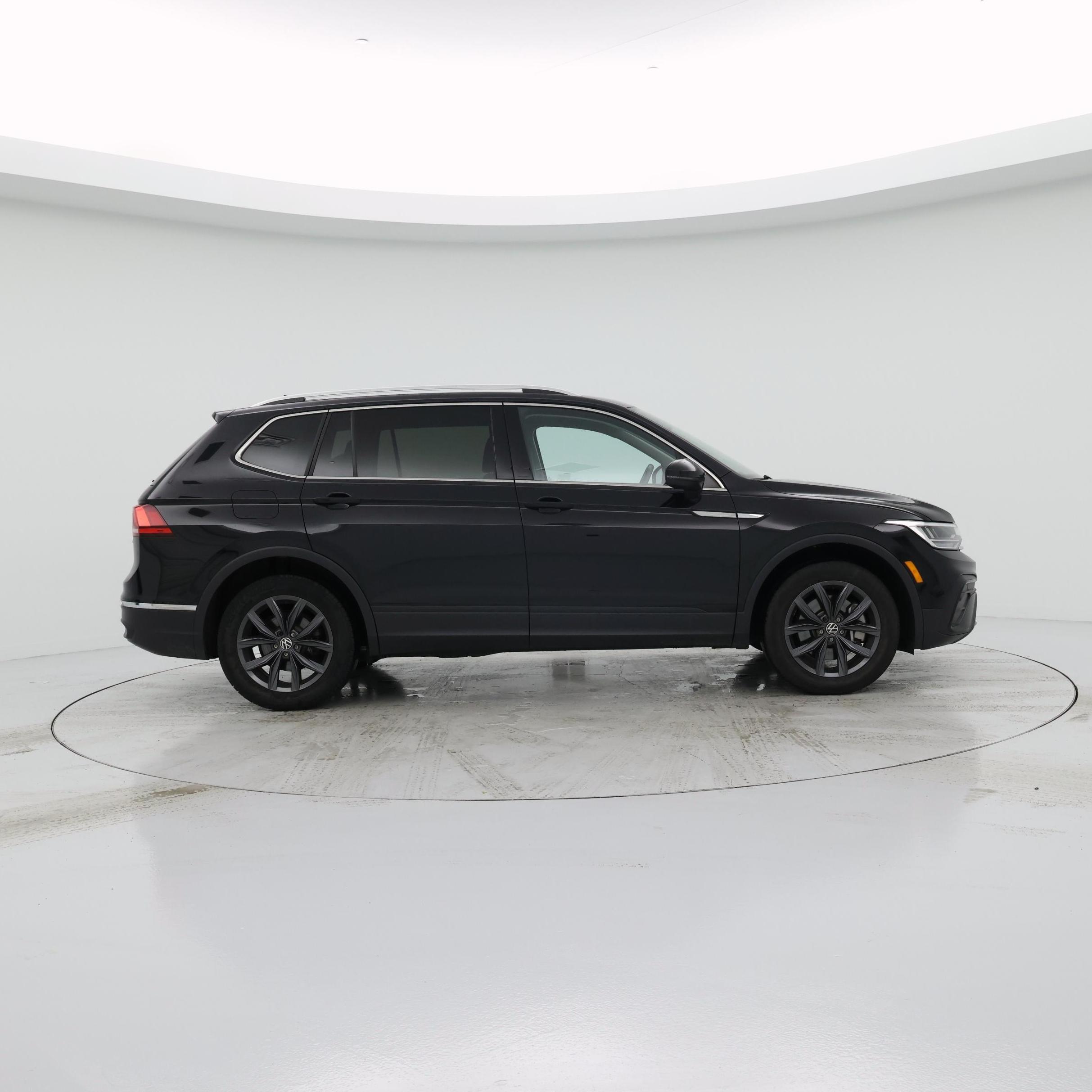 Thumbnail: 2023 Volkswagen Tiguan - 7