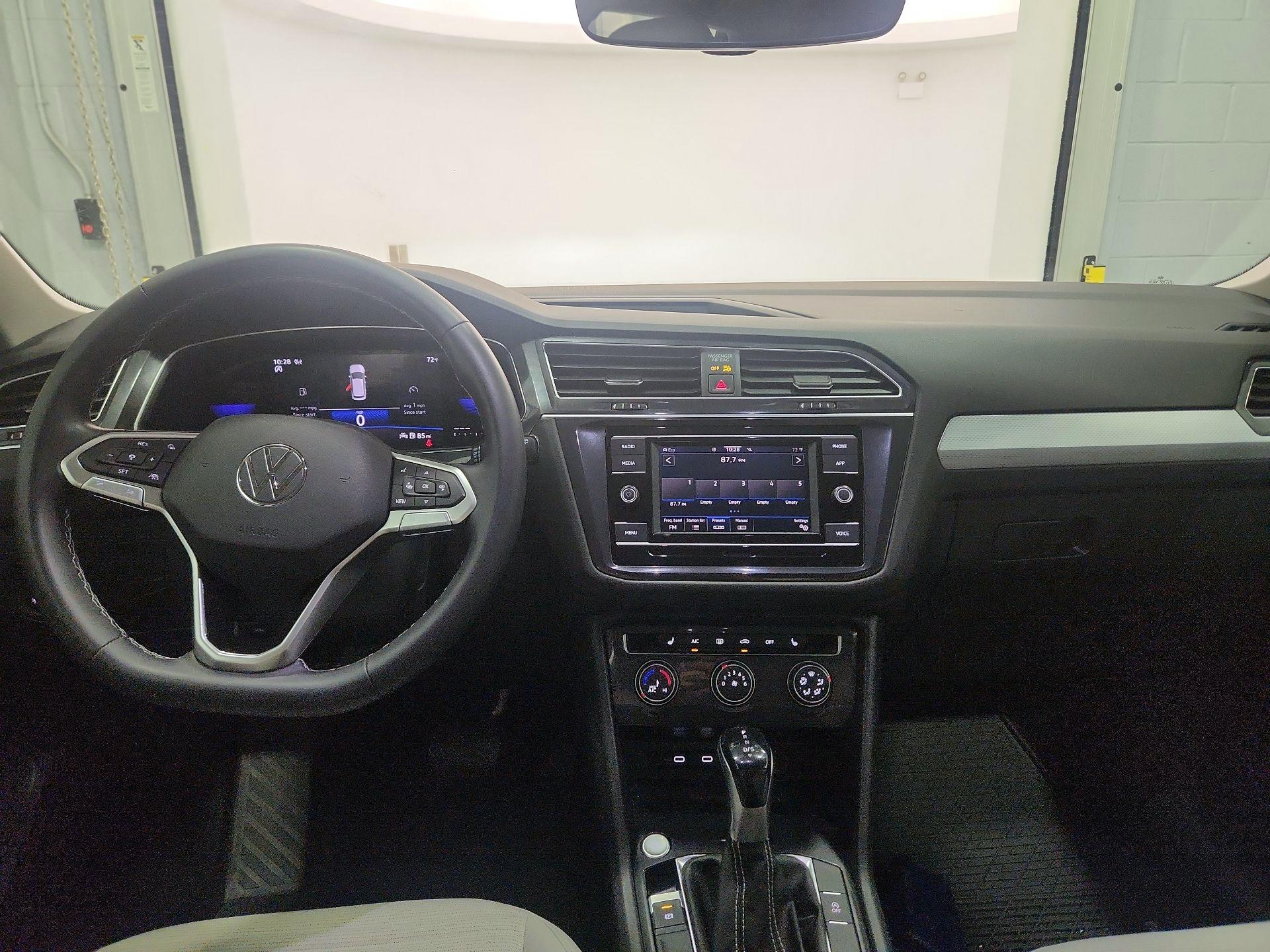 Thumbnail: 2022 Volkswagen Tiguan - 9
