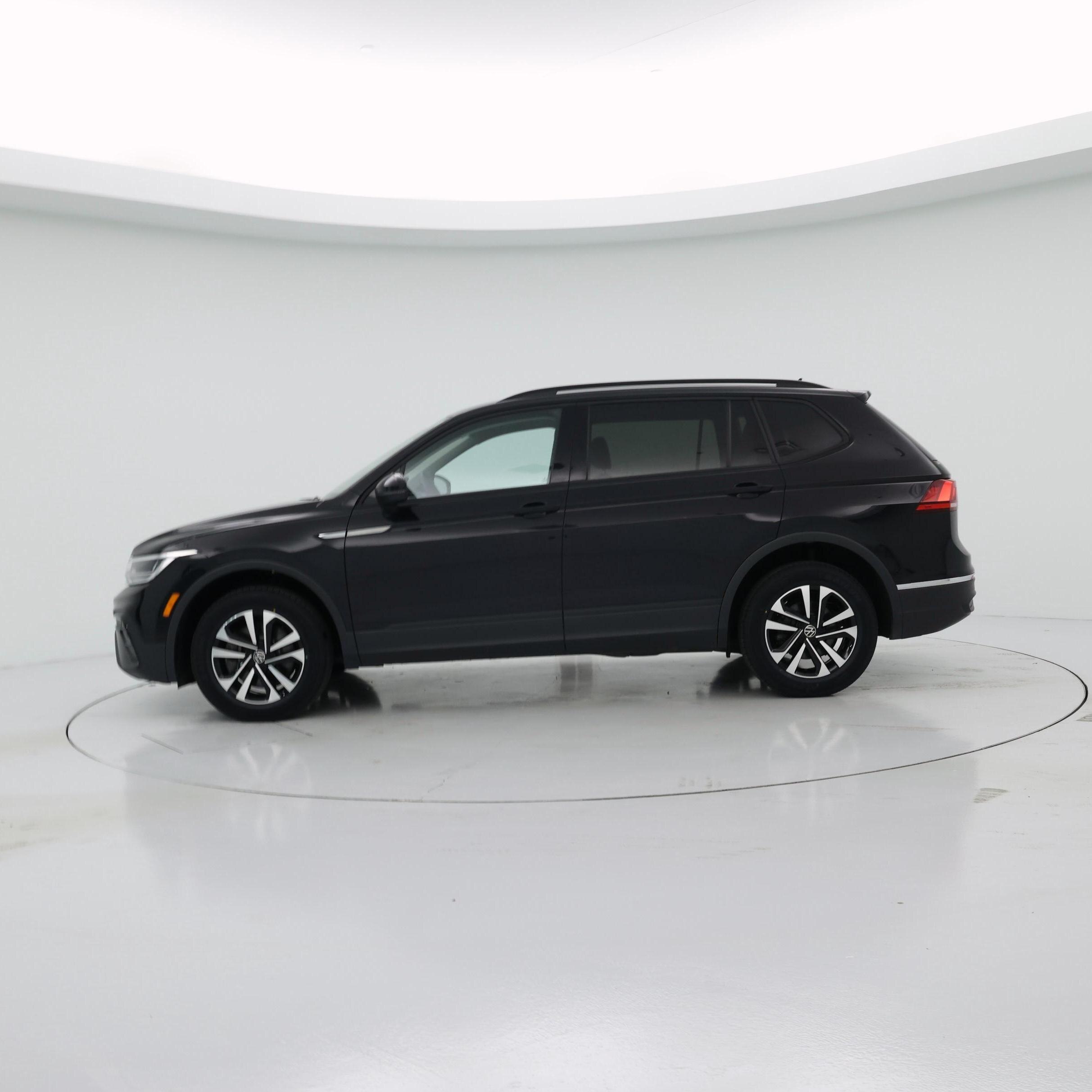 Thumbnail: 2022 Volkswagen Tiguan - 3