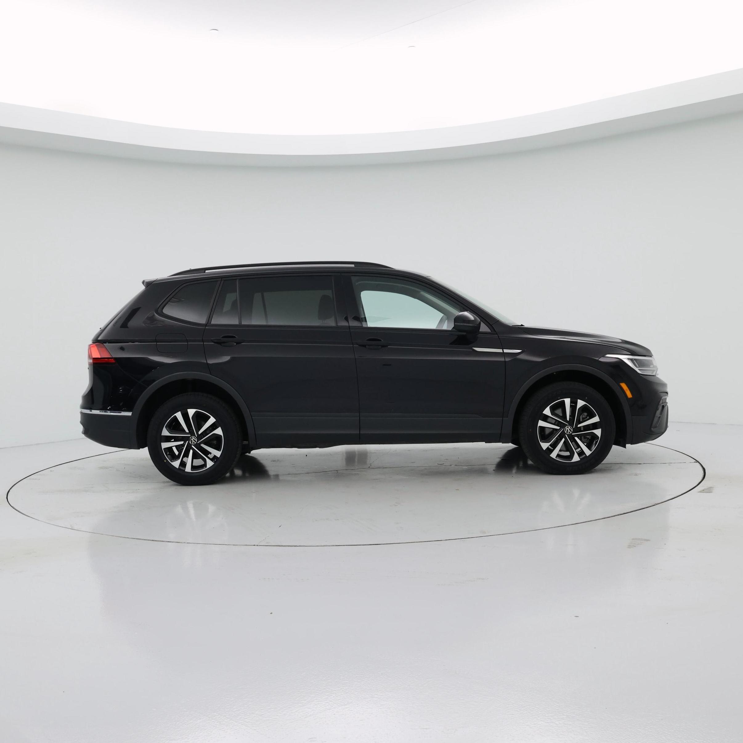 Thumbnail: 2022 Volkswagen Tiguan - 7