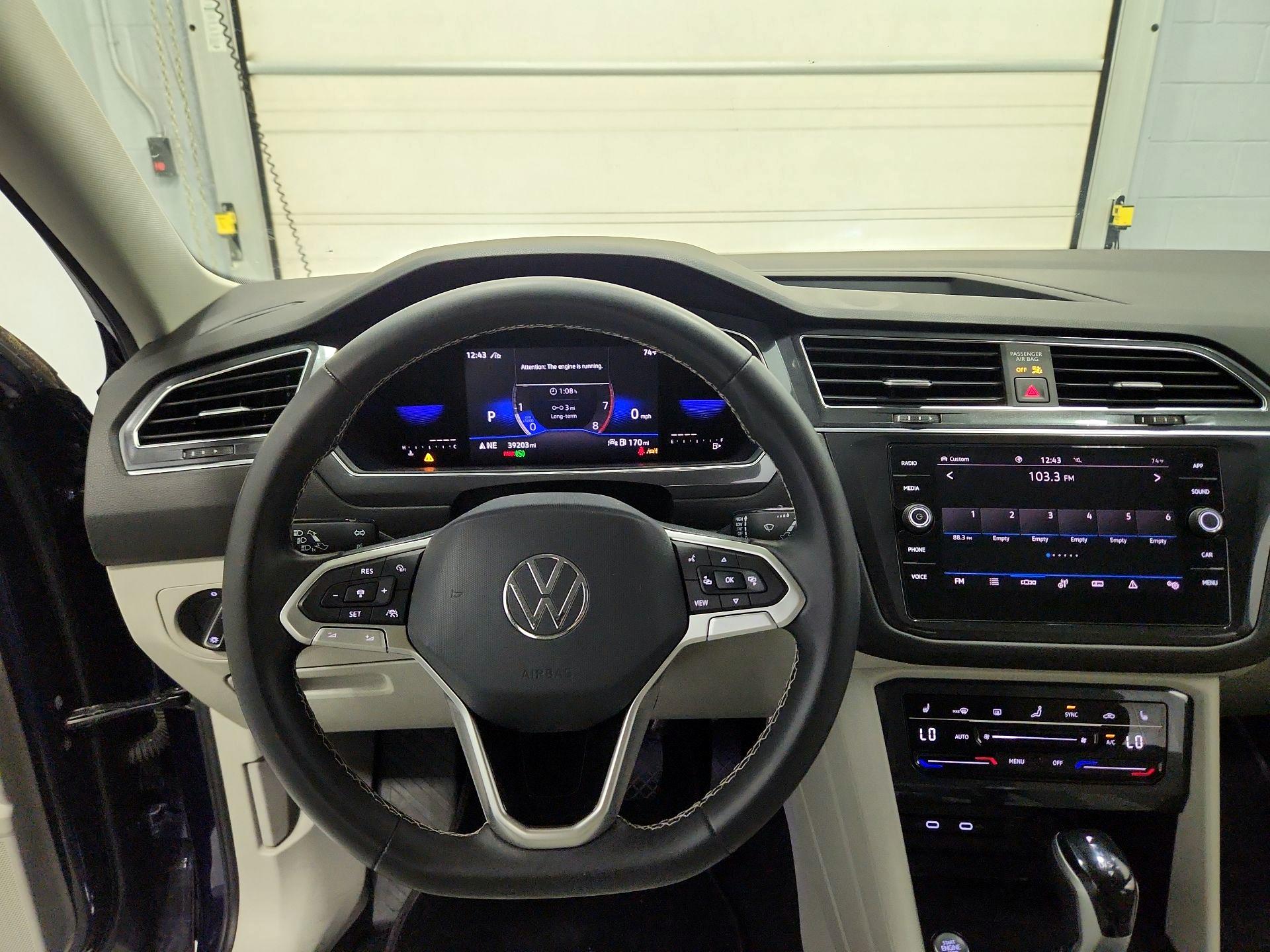 Thumbnail: 2022 Volkswagen Tiguan - 10