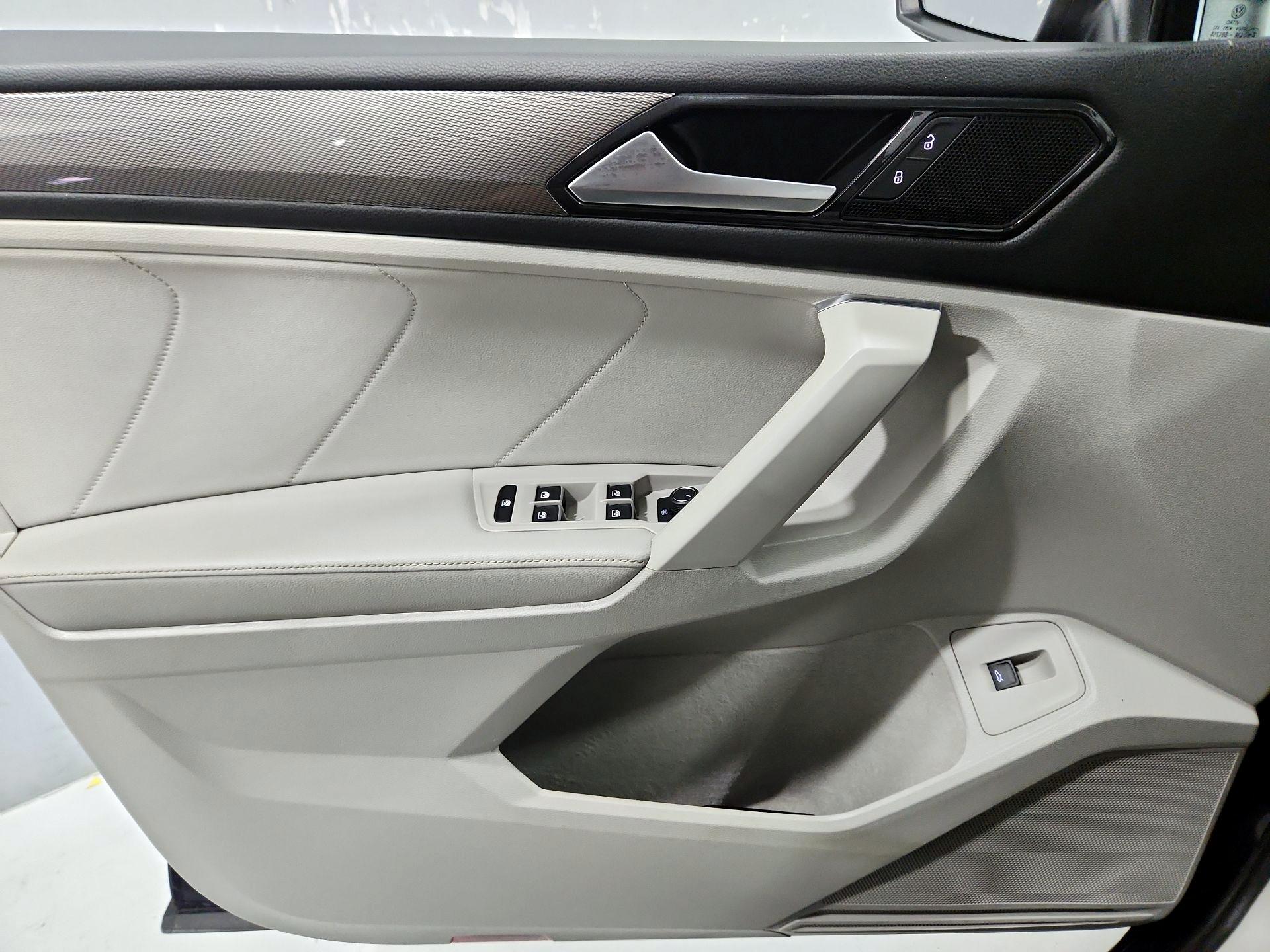 Thumbnail: 2022 Volkswagen Tiguan - 12