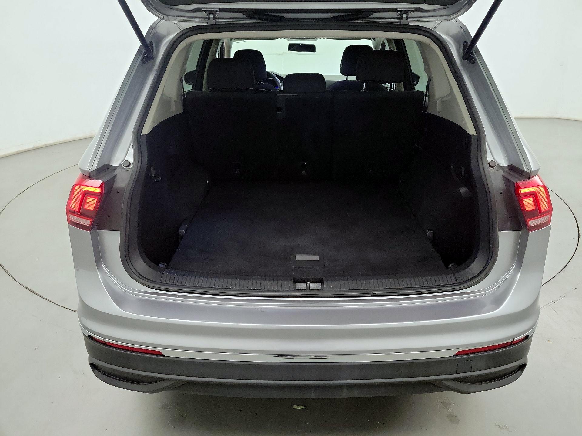 Thumbnail: 2022 Volkswagen Tiguan - 17