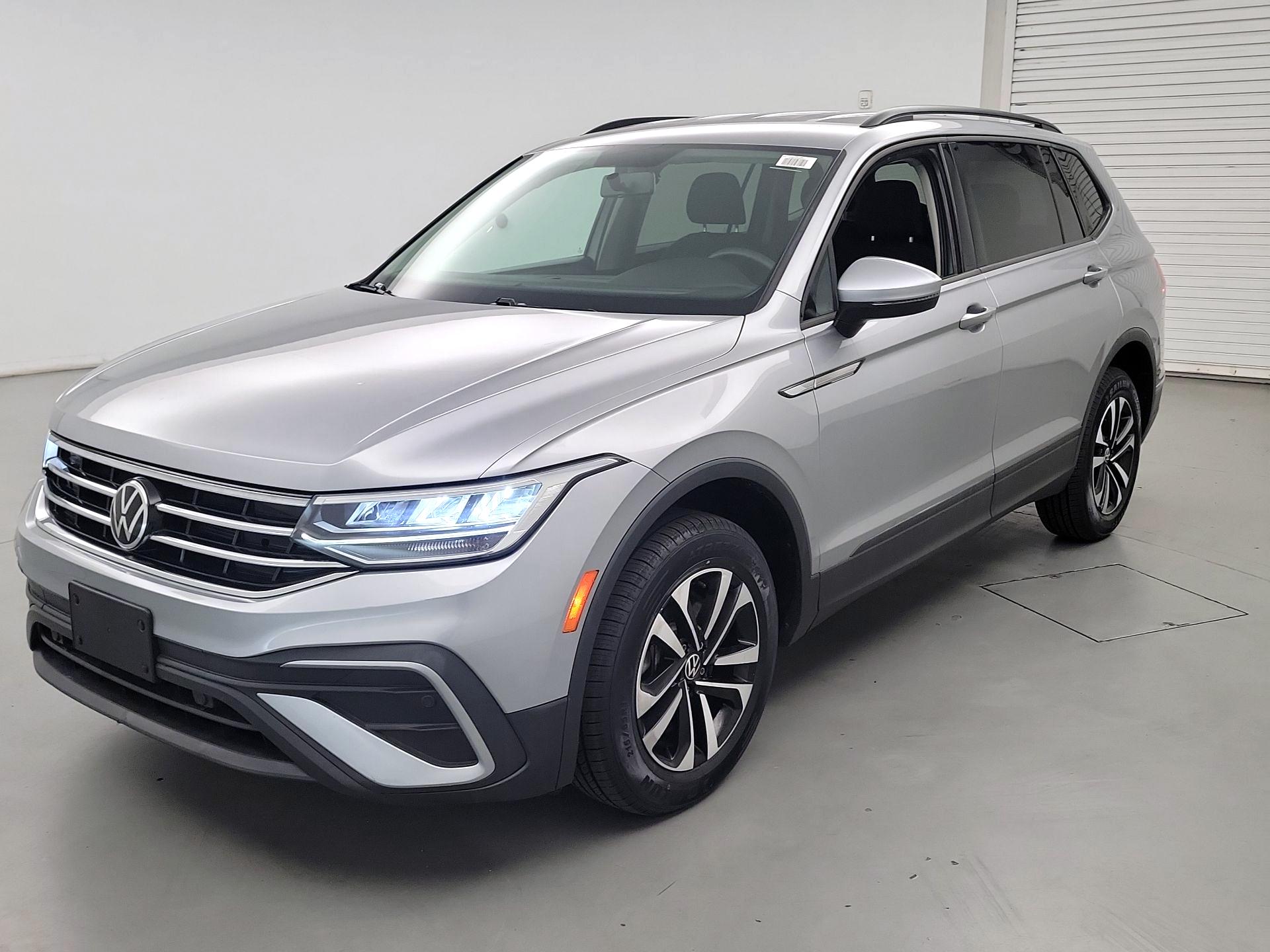 Thumbnail: 2022 Volkswagen Tiguan - 3