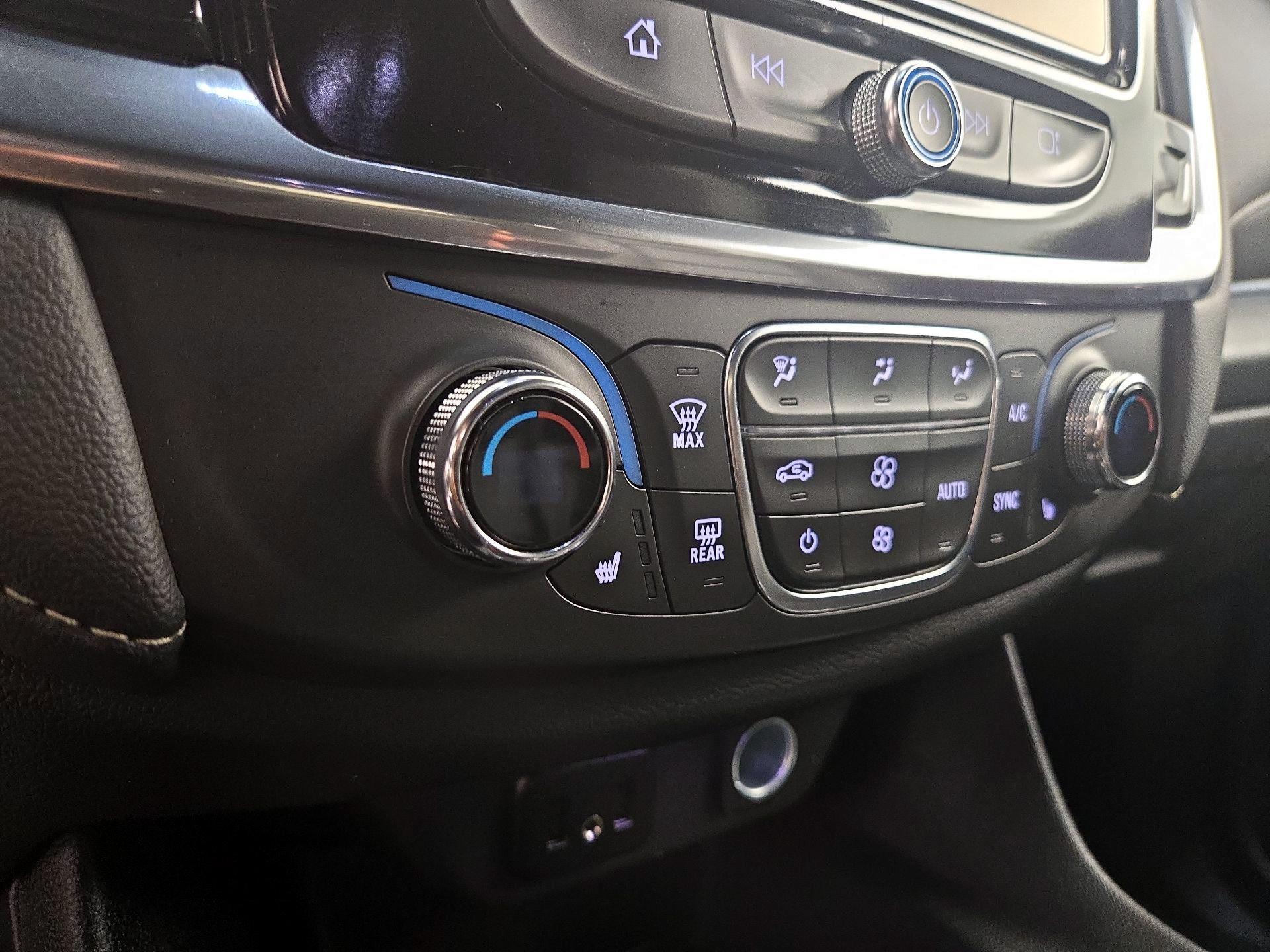 Thumbnail: 2023 Chevrolet Traverse - 16