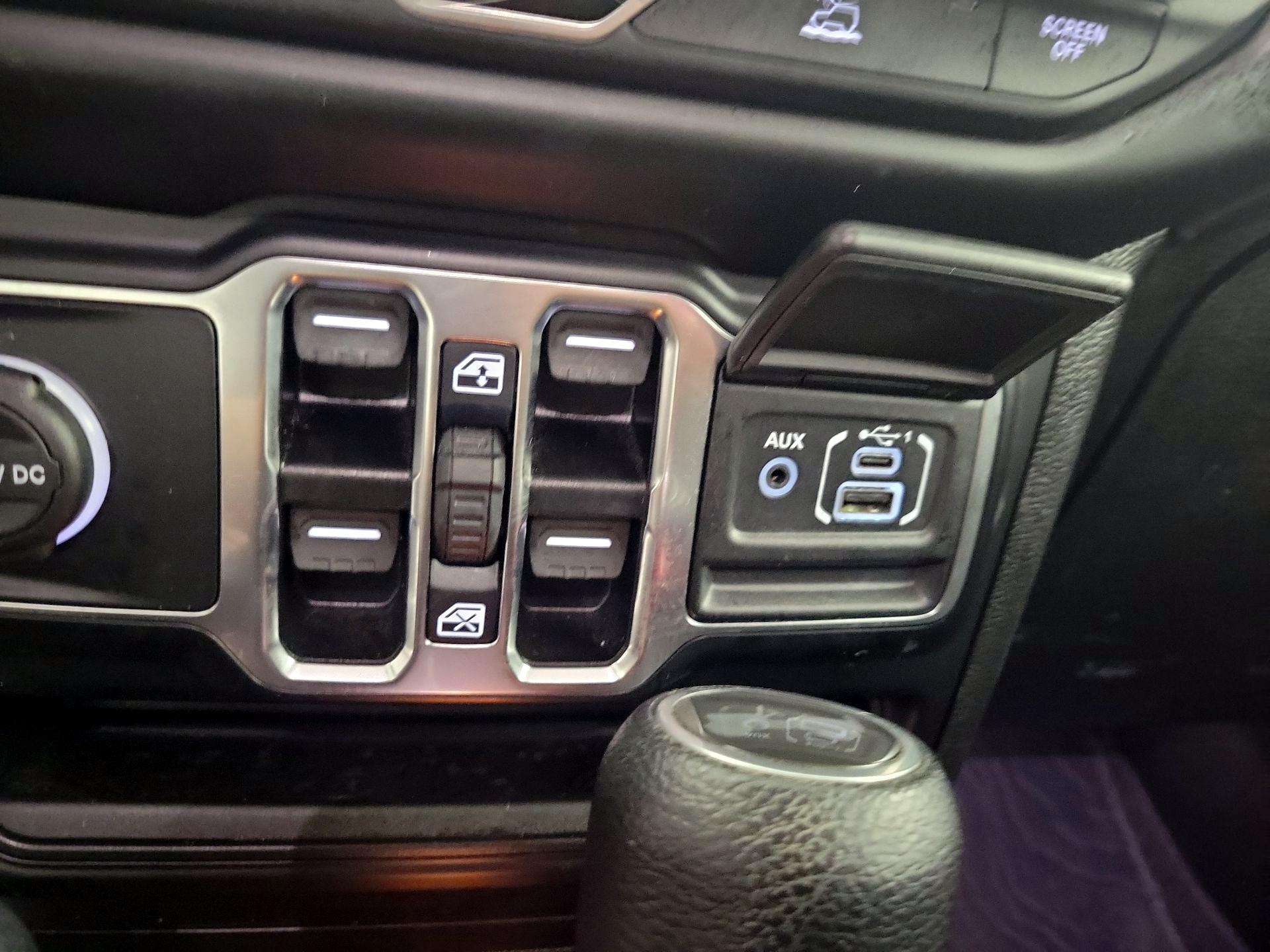Thumbnail: 2022 Jeep Wrangler - 18