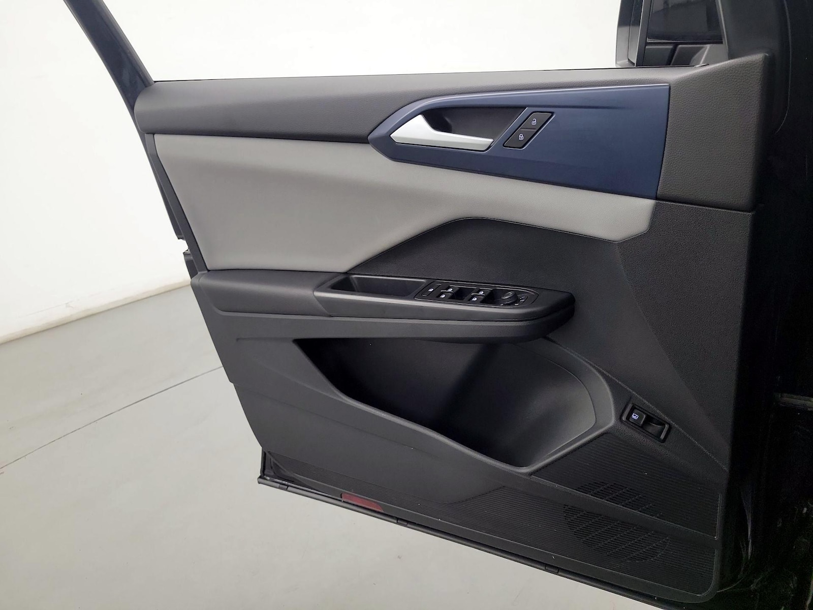 2023 Volkswagen Taos SE - Photo 11