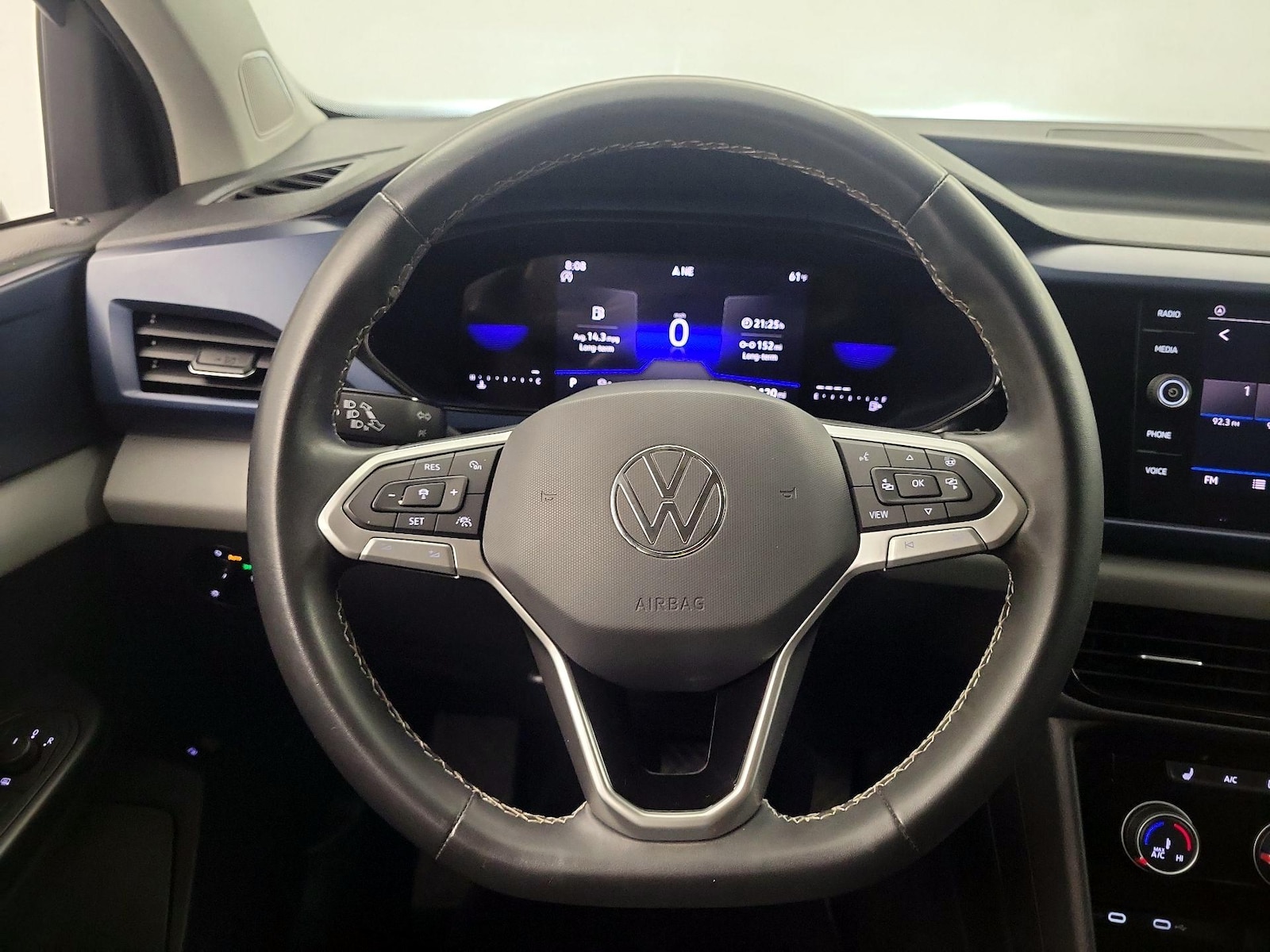 2023 Volkswagen Taos SE - Photo 9