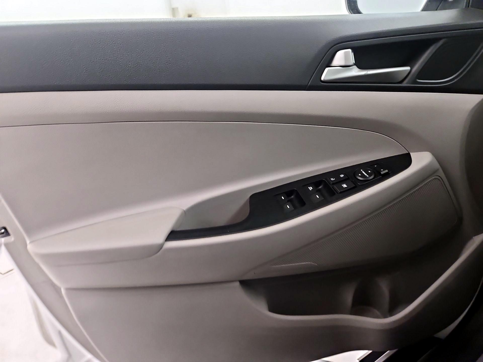 Thumbnail: 2020 Hyundai Tucson - 12