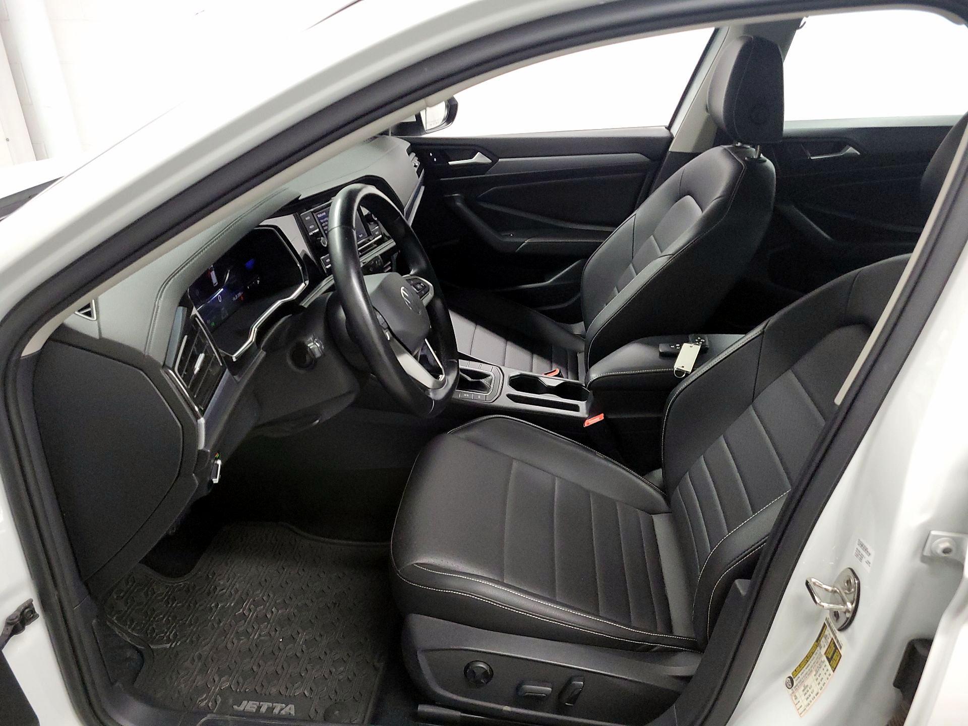 Thumbnail: 2023 Volkswagen Jetta - 11
