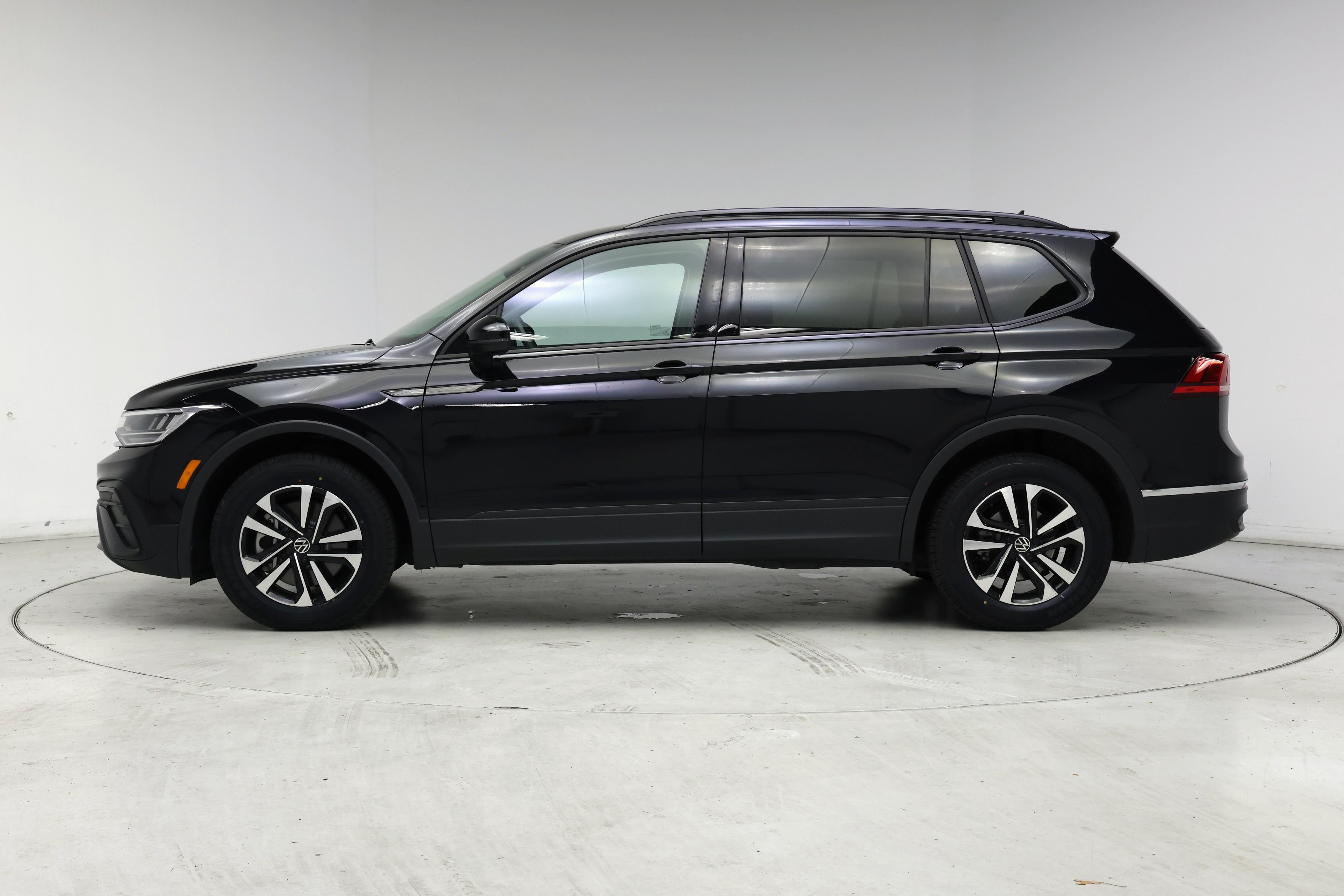 Thumbnail: 2023 Volkswagen Tiguan - 3