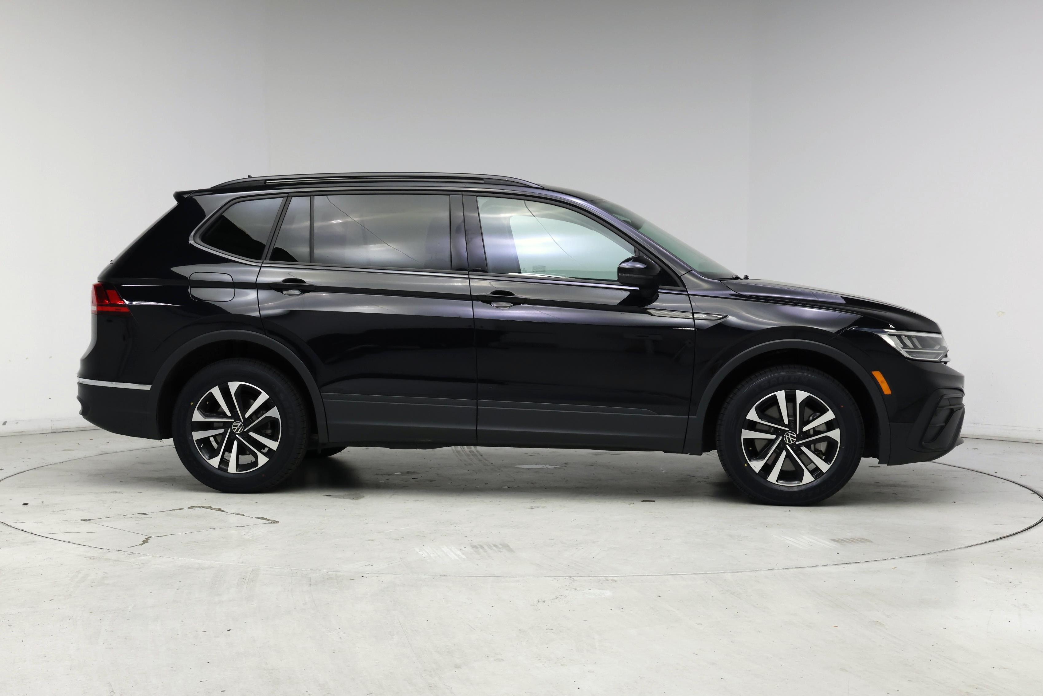 Thumbnail: 2023 Volkswagen Tiguan - 7