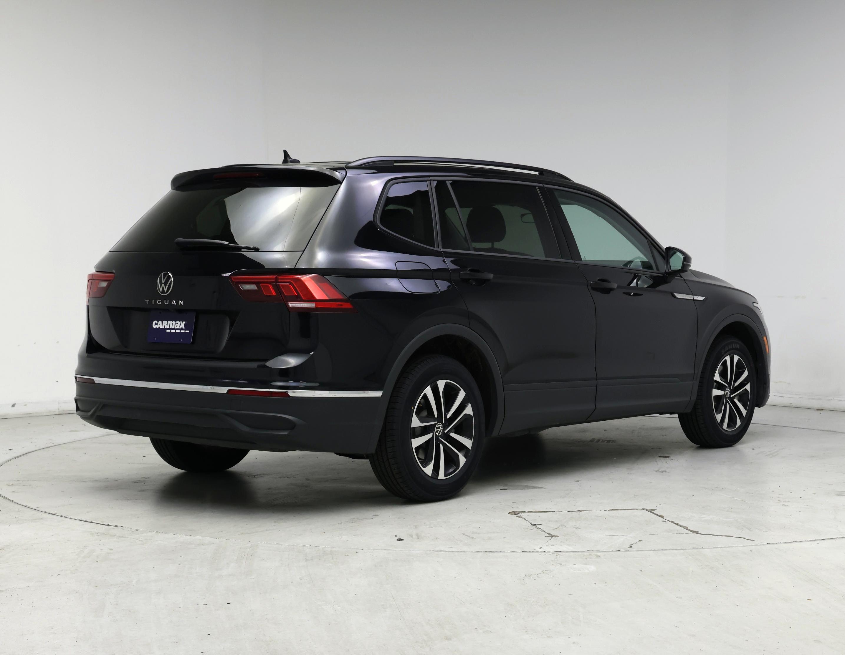 Thumbnail: 2023 Volkswagen Tiguan - 8
