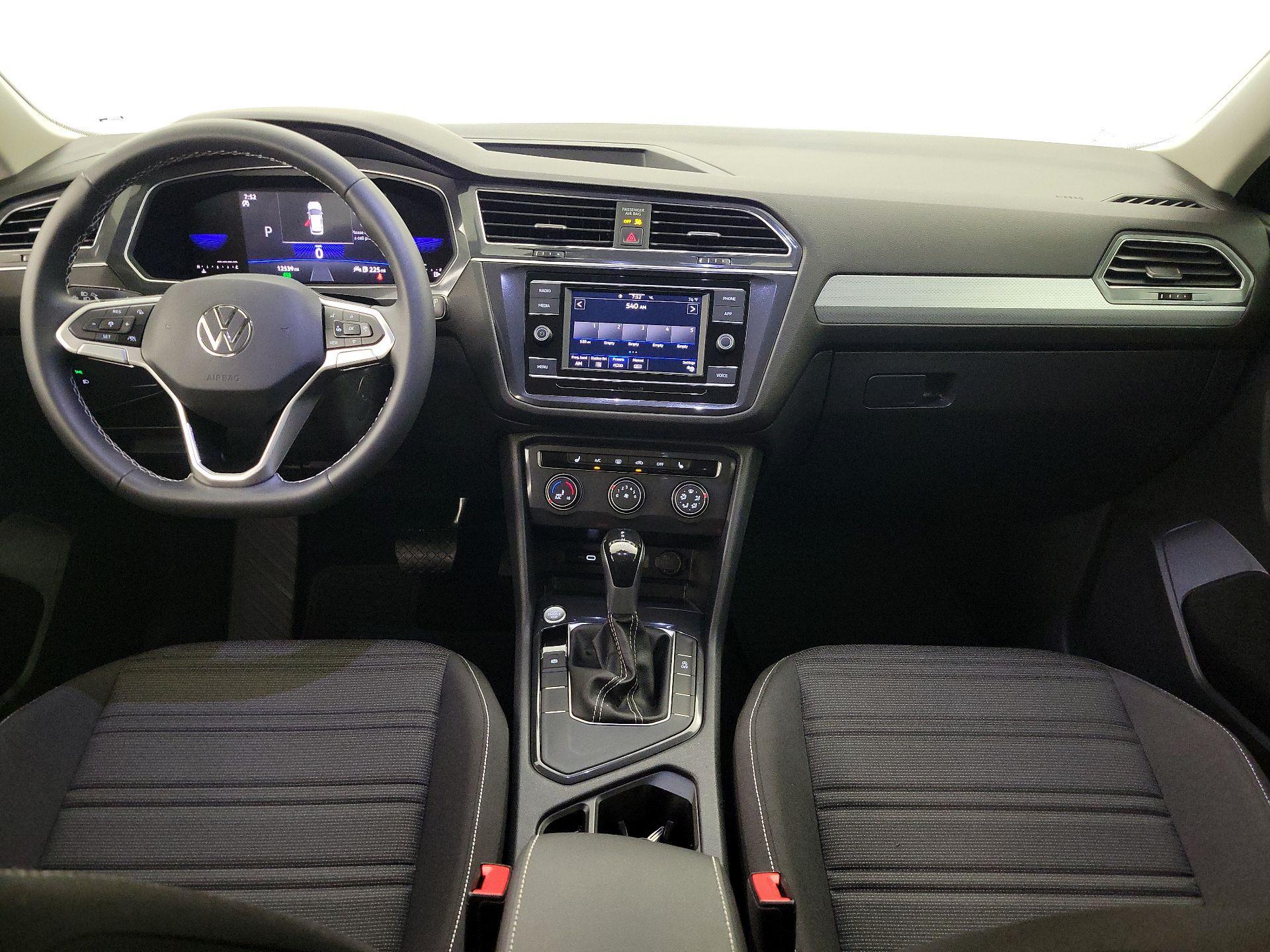 Thumbnail: 2023 Volkswagen Tiguan - 9