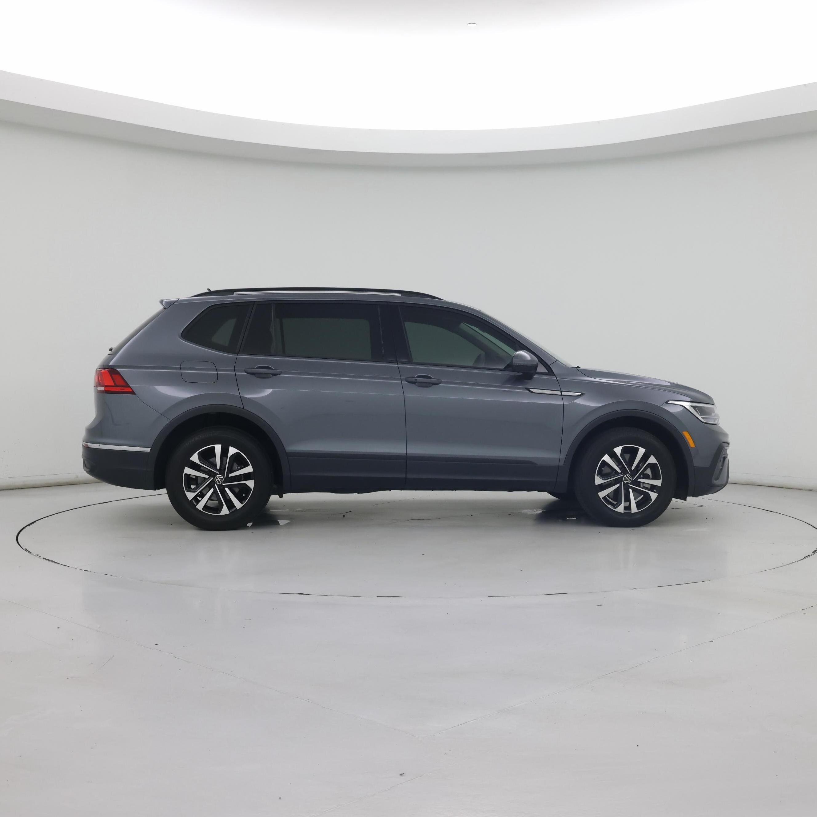 Thumbnail: 2023 Volkswagen Tiguan - 7