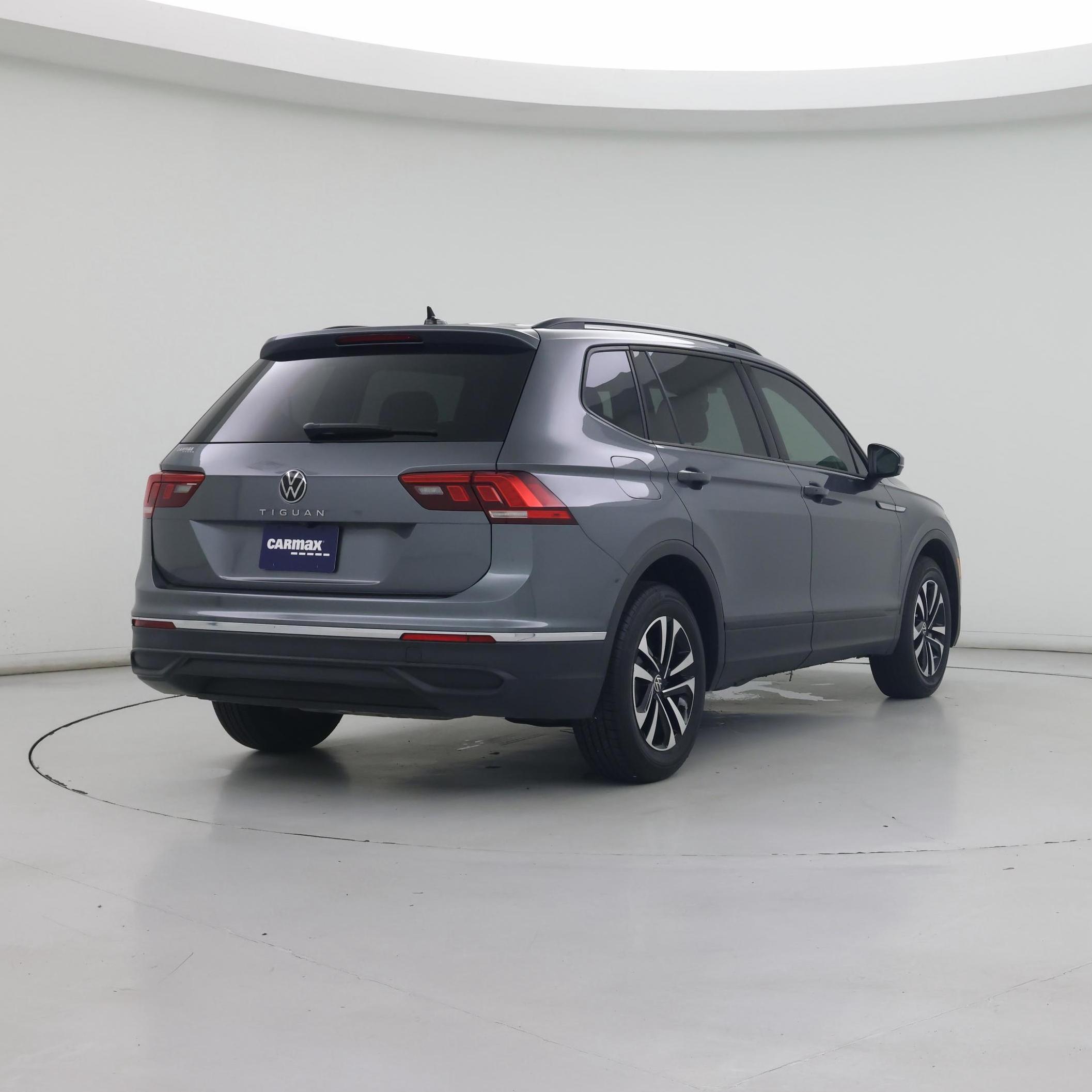 Thumbnail: 2023 Volkswagen Tiguan - 8