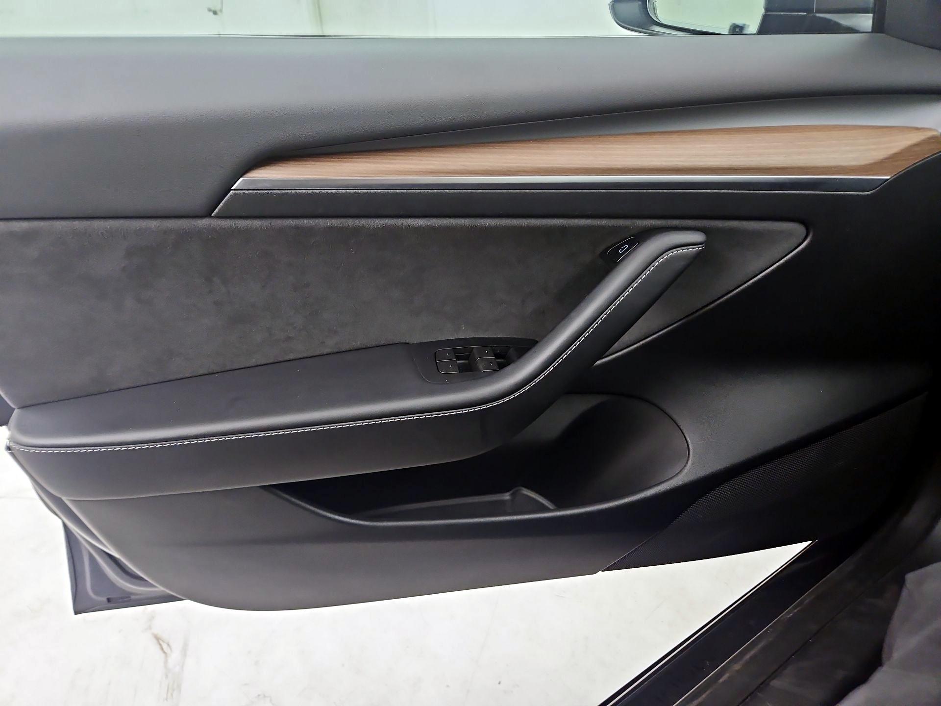 Thumbnail: 2023 Tesla Model 3 - 12