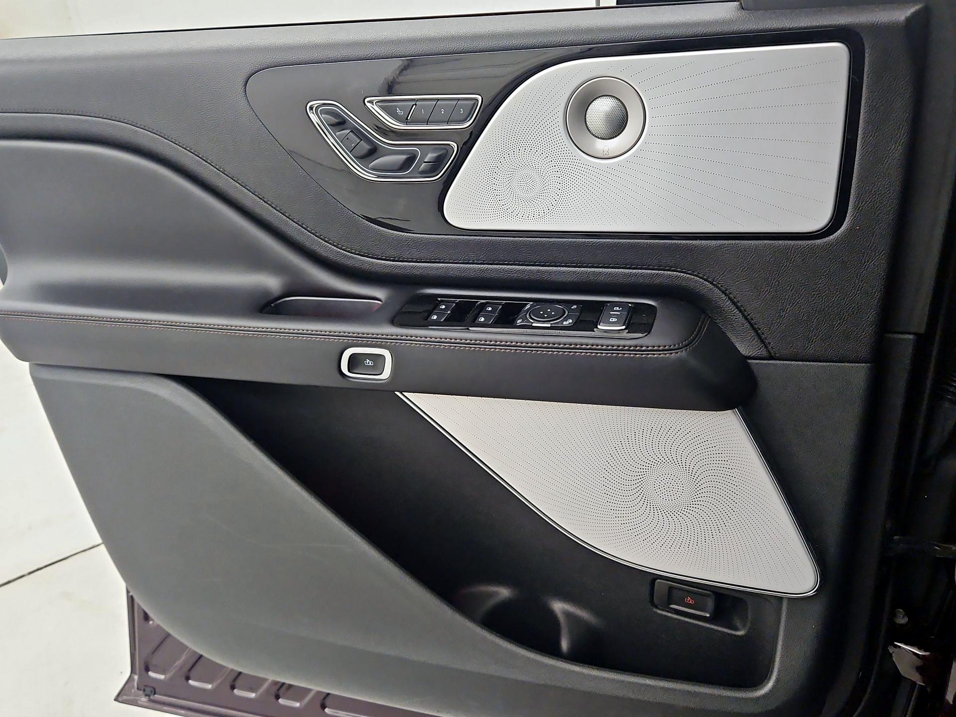 Thumbnail: 2024 Lincoln Aviator - 12