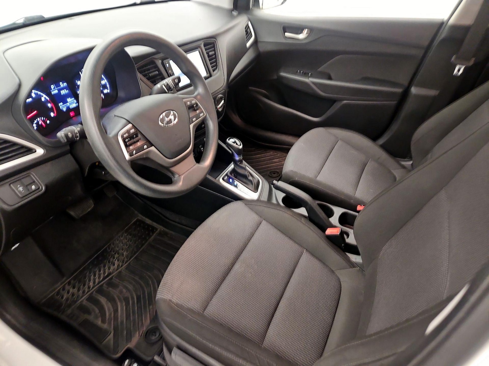 2019 Hyundai Accent SE - Photo 12