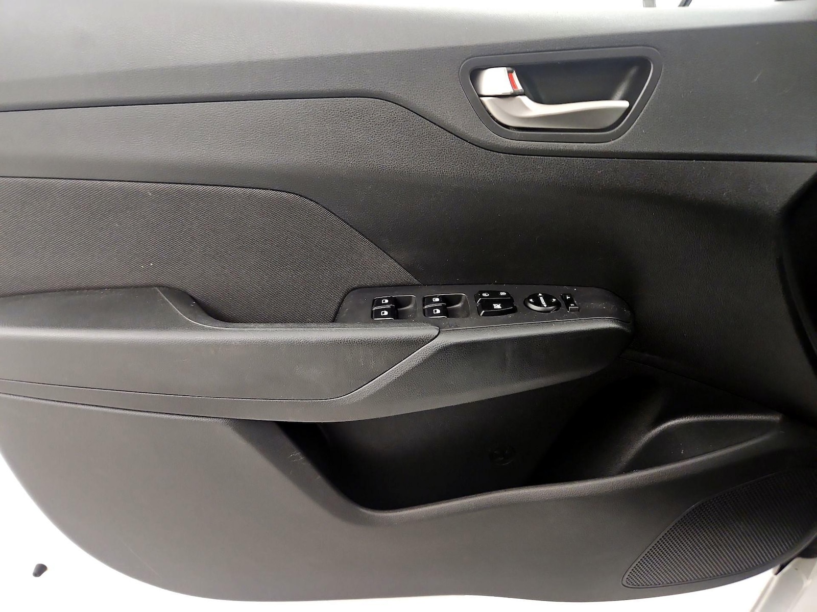 2019 Hyundai Accent SE - Photo 13