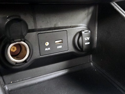 USB/AUX Ports
