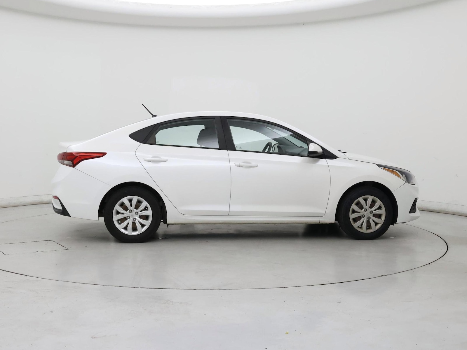 2019 Hyundai Accent SE - Photo 8