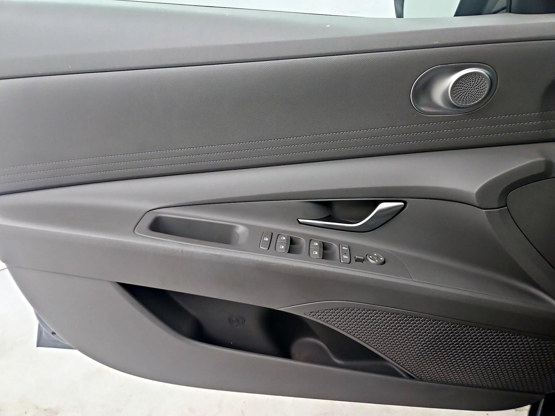 Thumbnail: 2021 Hyundai Elantra - 12