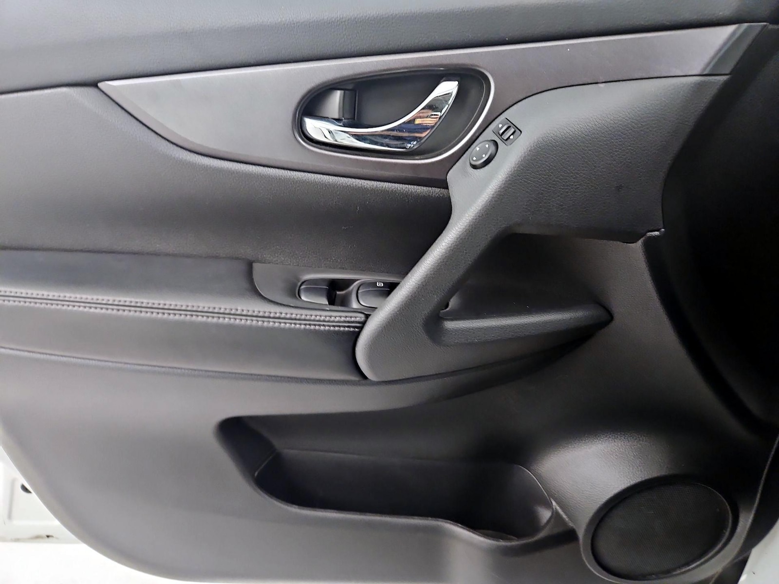 2016 Nissan Rogue S - Photo 13