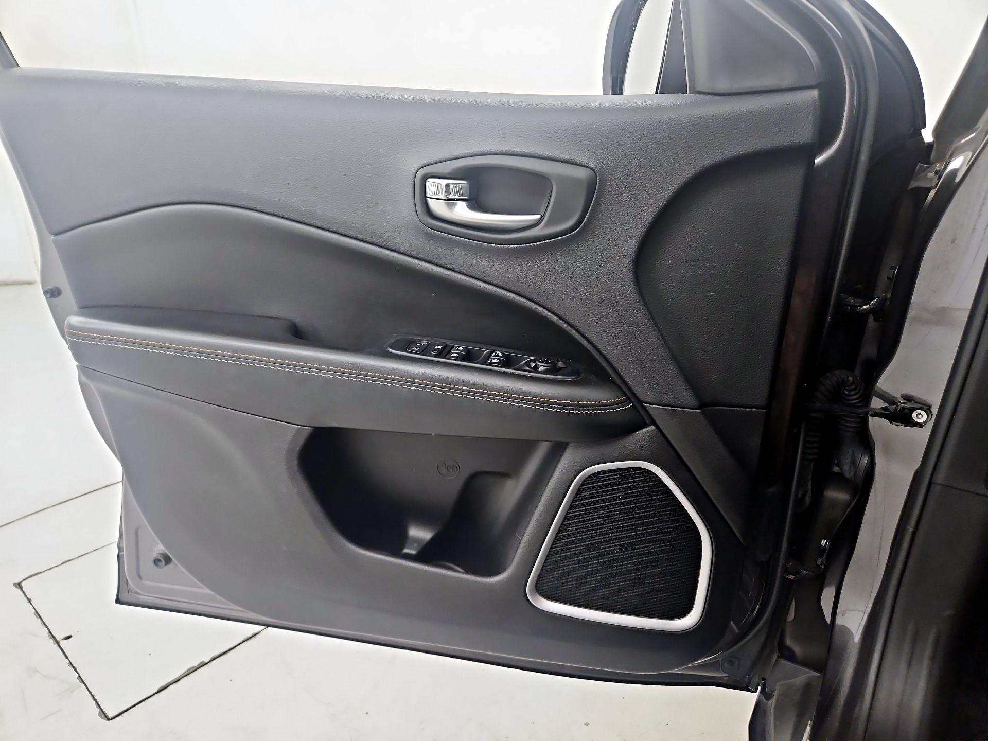 Thumbnail: 2018 Jeep Compass - 12