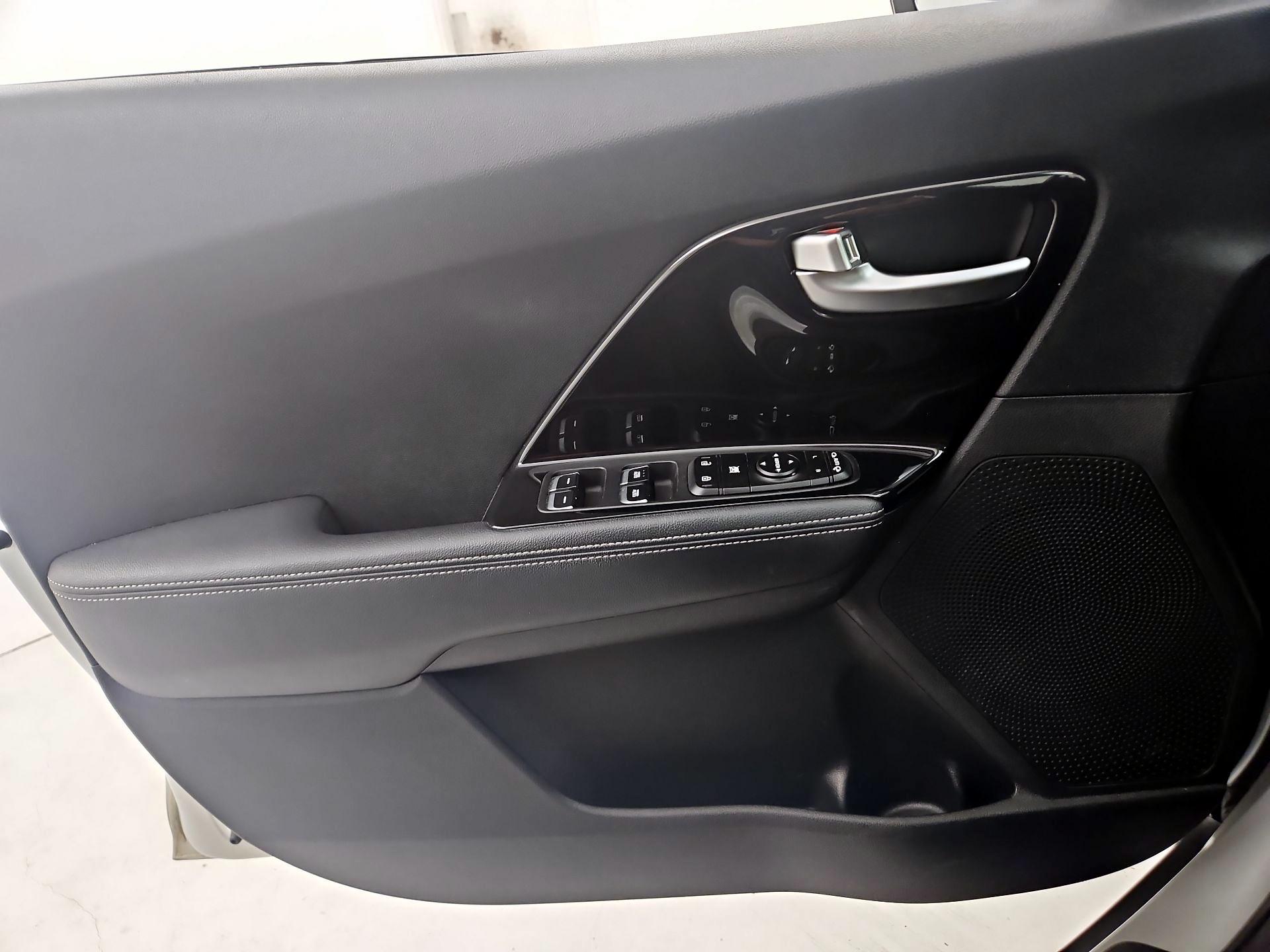 Thumbnail: 2019 Kia Niro - 12