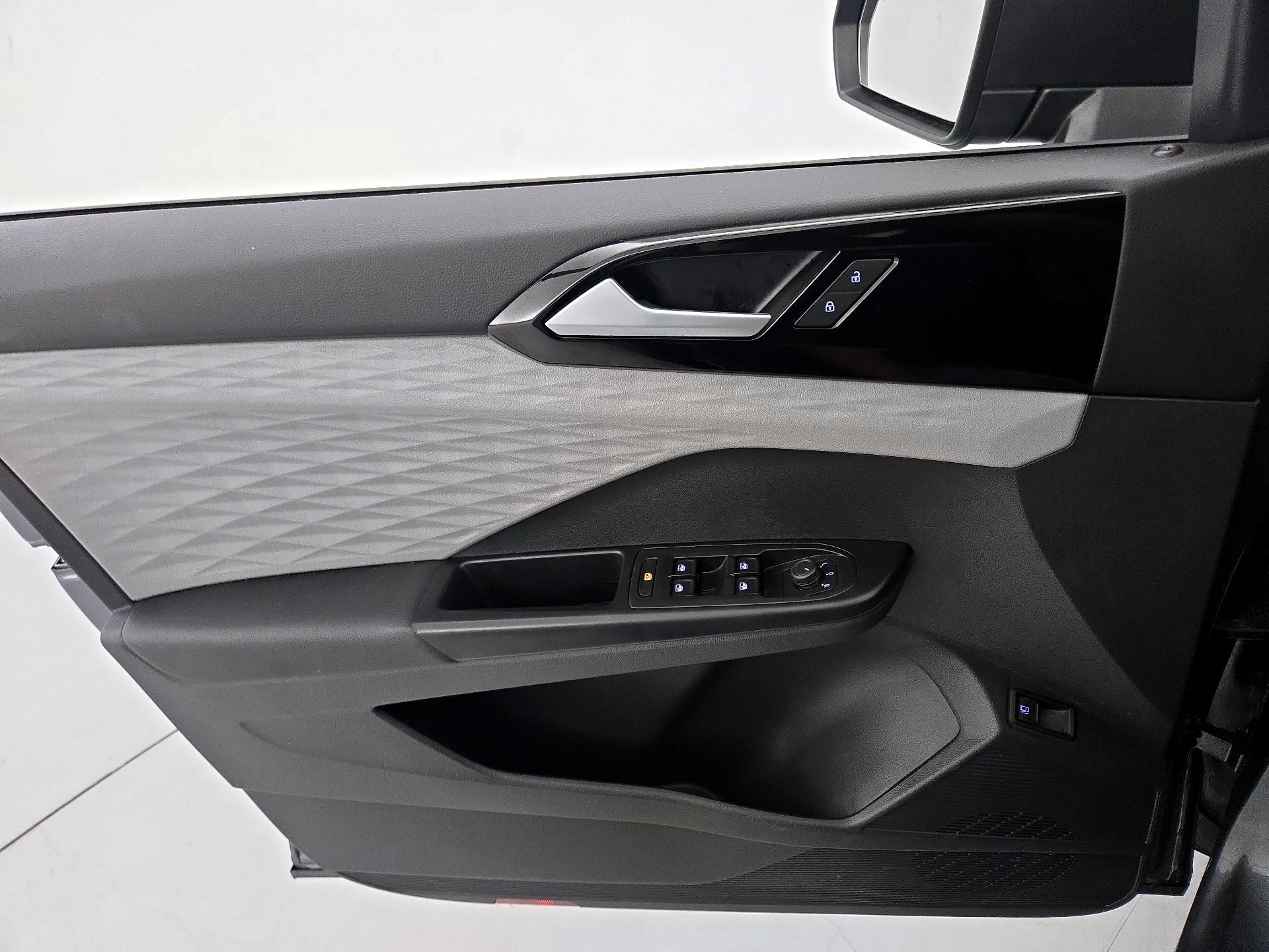 Thumbnail: 2023 Volkswagen Taos - 12