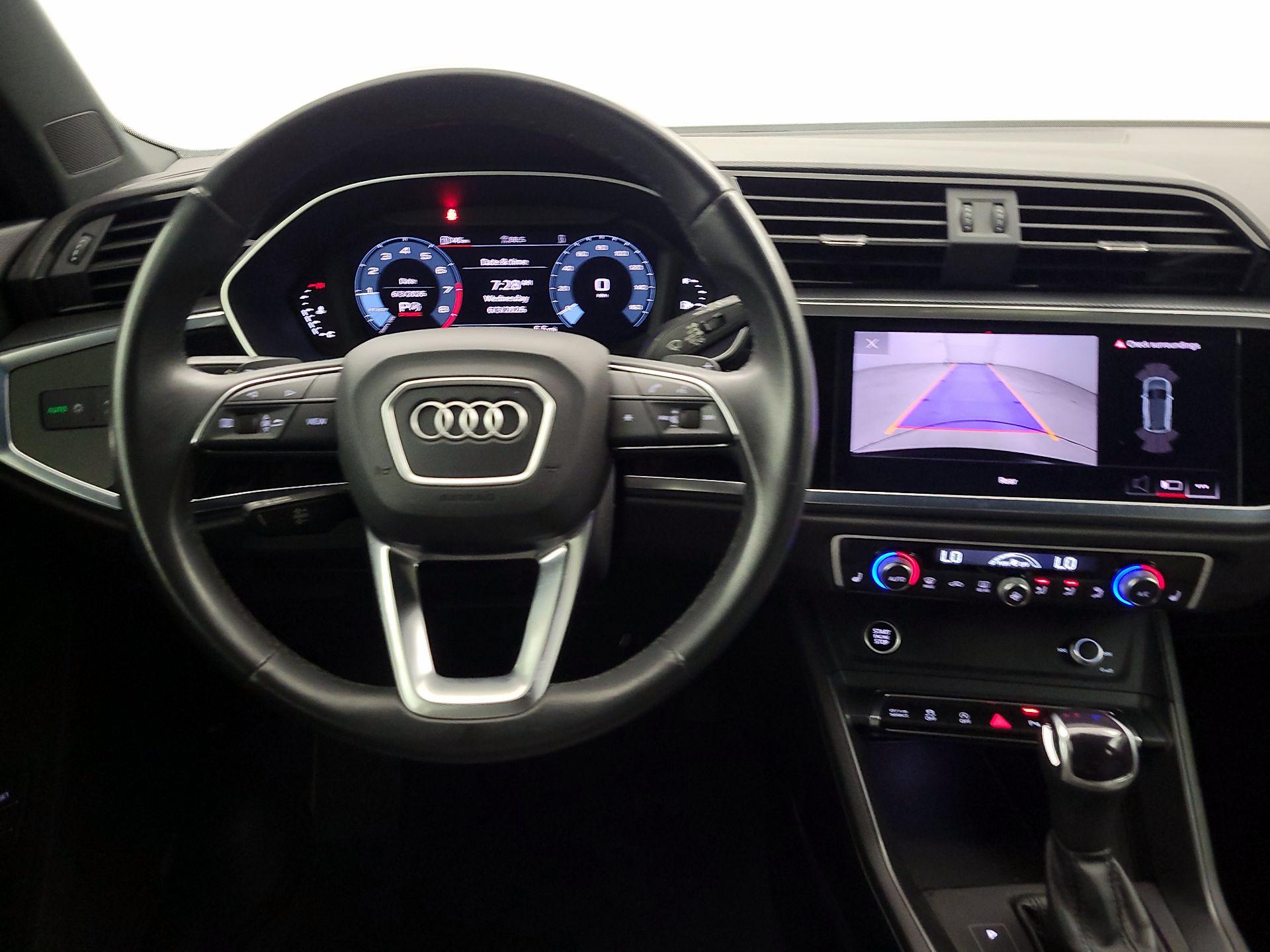 Thumbnail: 2023 Audi Q3 - 10