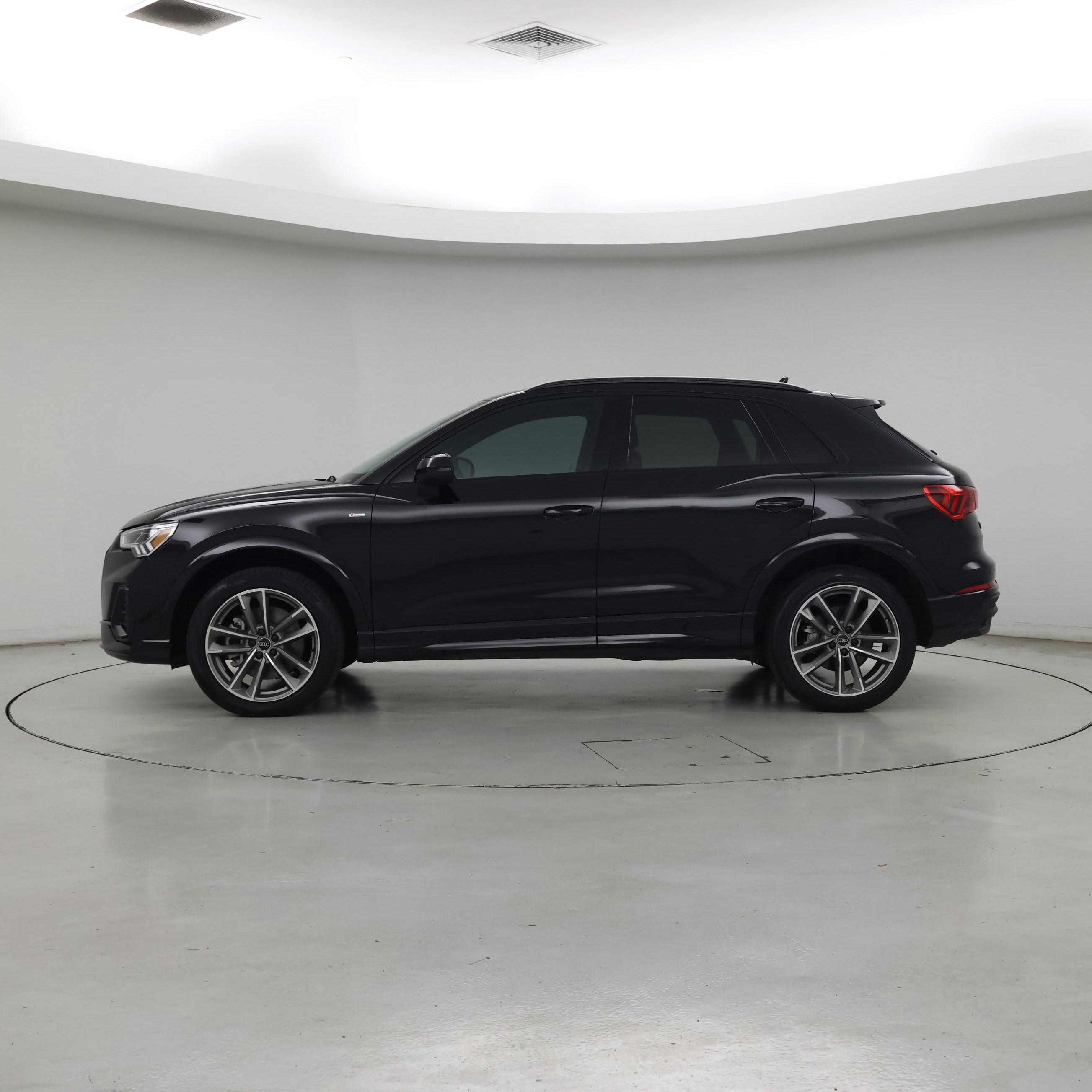 Thumbnail: 2023 Audi Q3 - 3