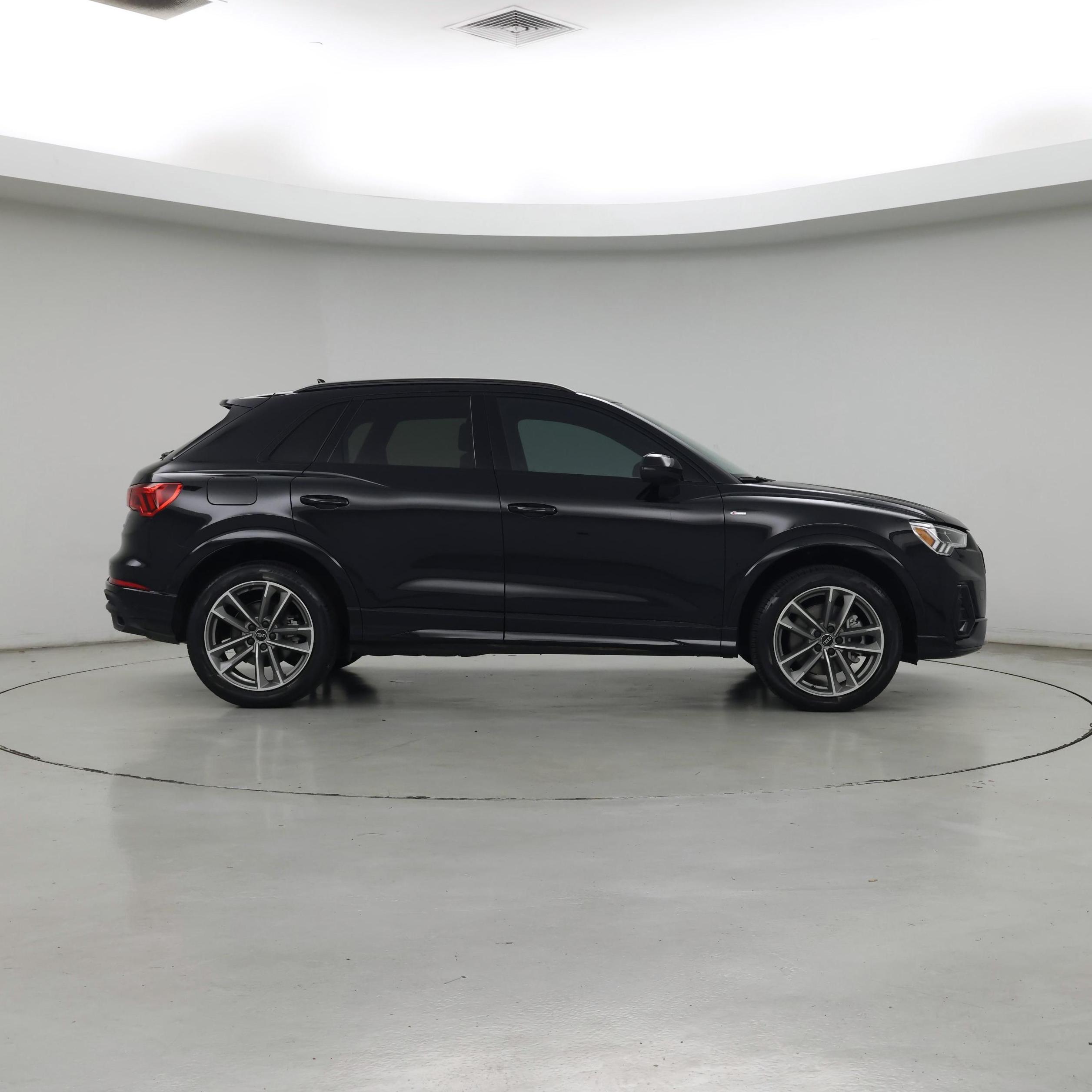 Thumbnail: 2023 Audi Q3 - 7